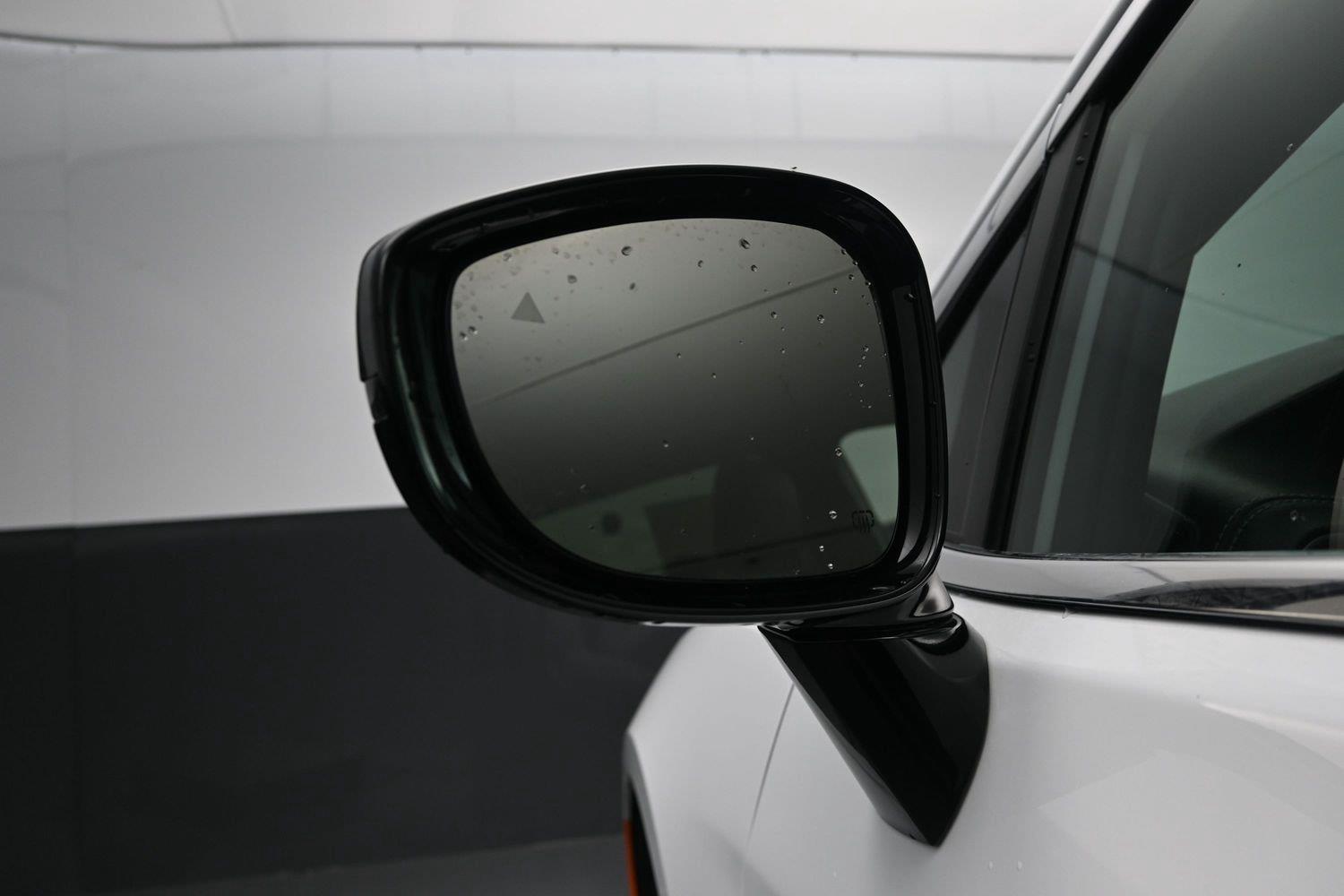 New 2027 Bright White Clearcoat Chrysler Select image 17