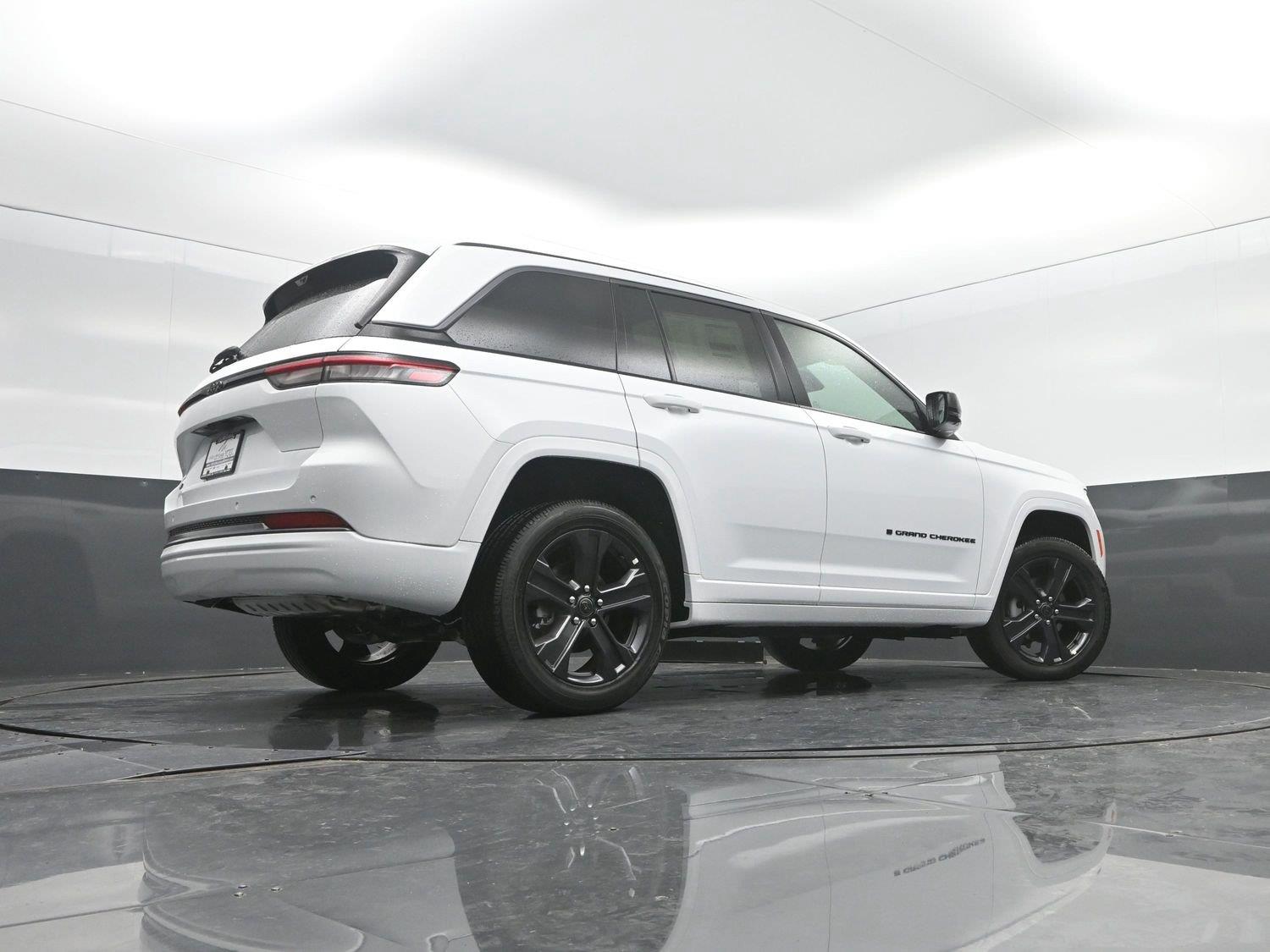 New 2027 Bright White Clearcoat Jeep Limited Reserve image 35