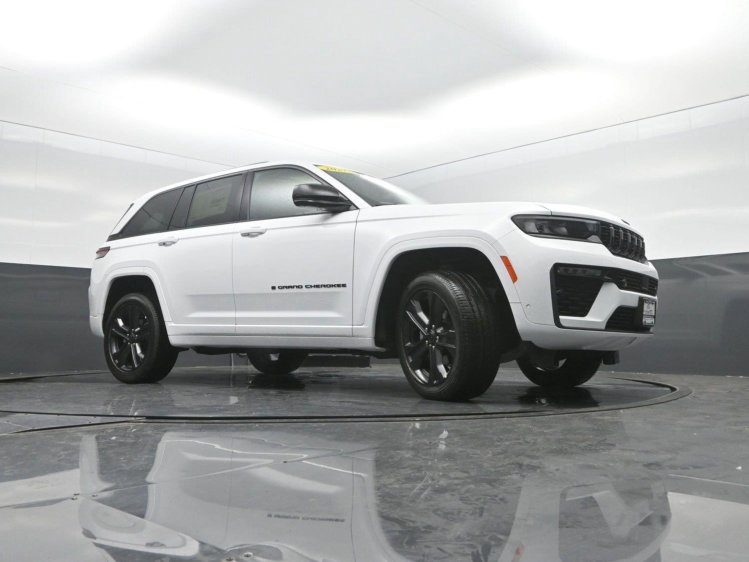 New 2027 Bright White Clearcoat Jeep Limited Reserve image 36
