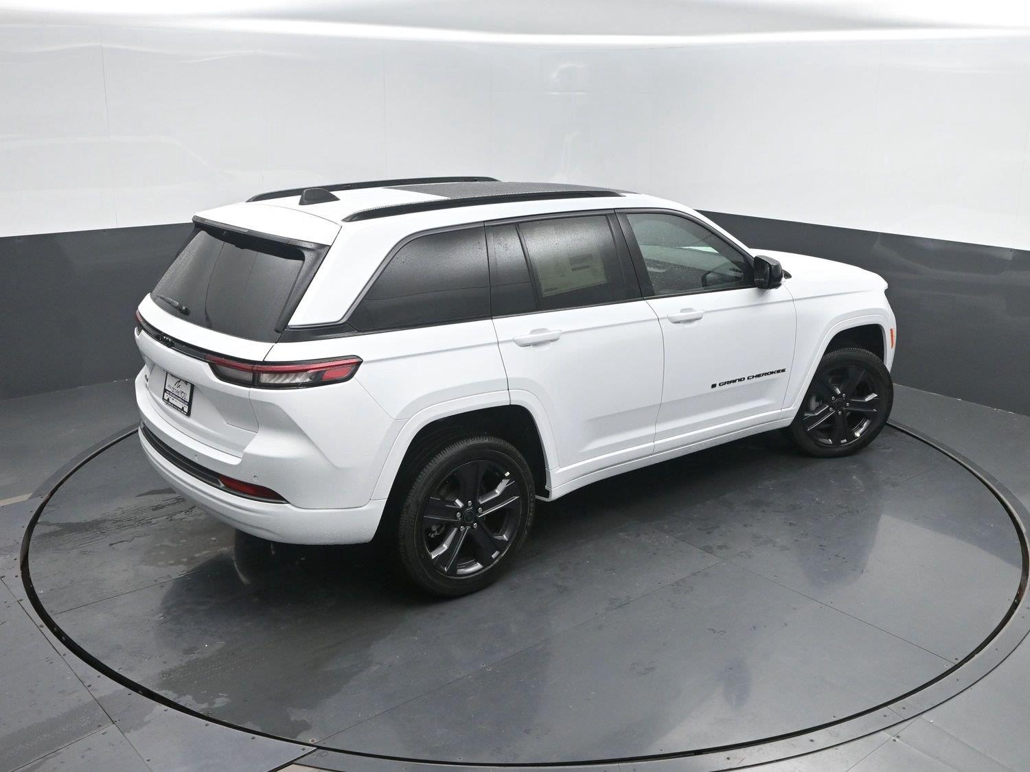 New 2027 Bright White Clearcoat Jeep Limited Reserve image 39