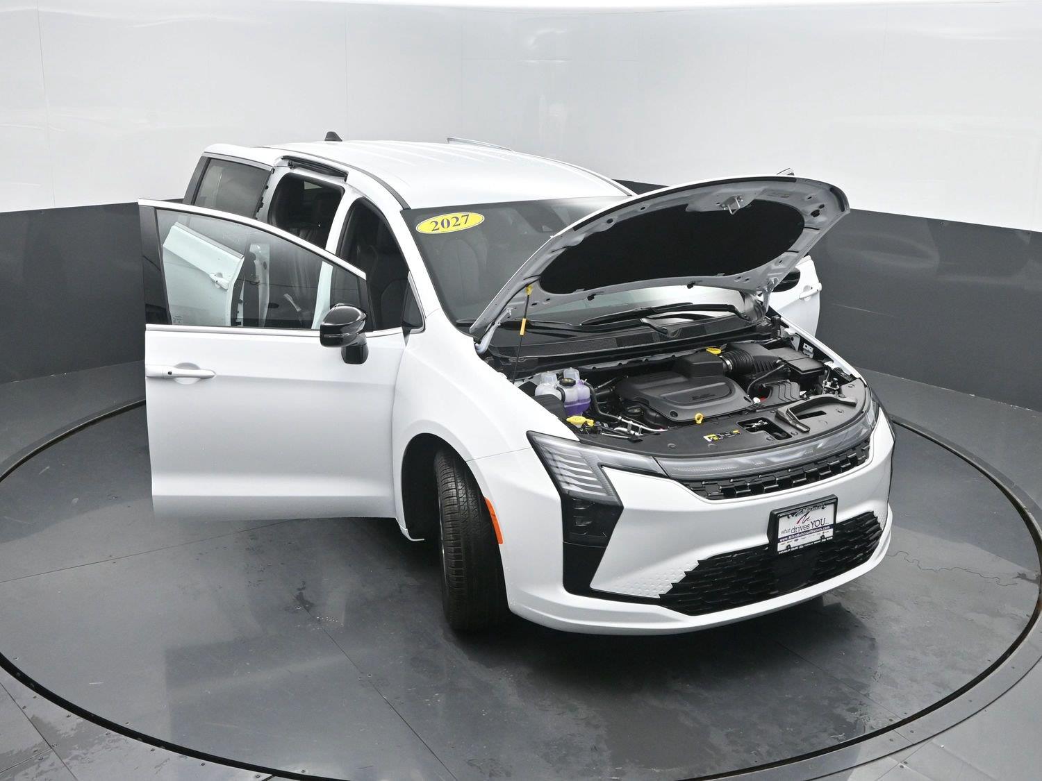 New 2027 Bright White Clearcoat Chrysler Select image 46