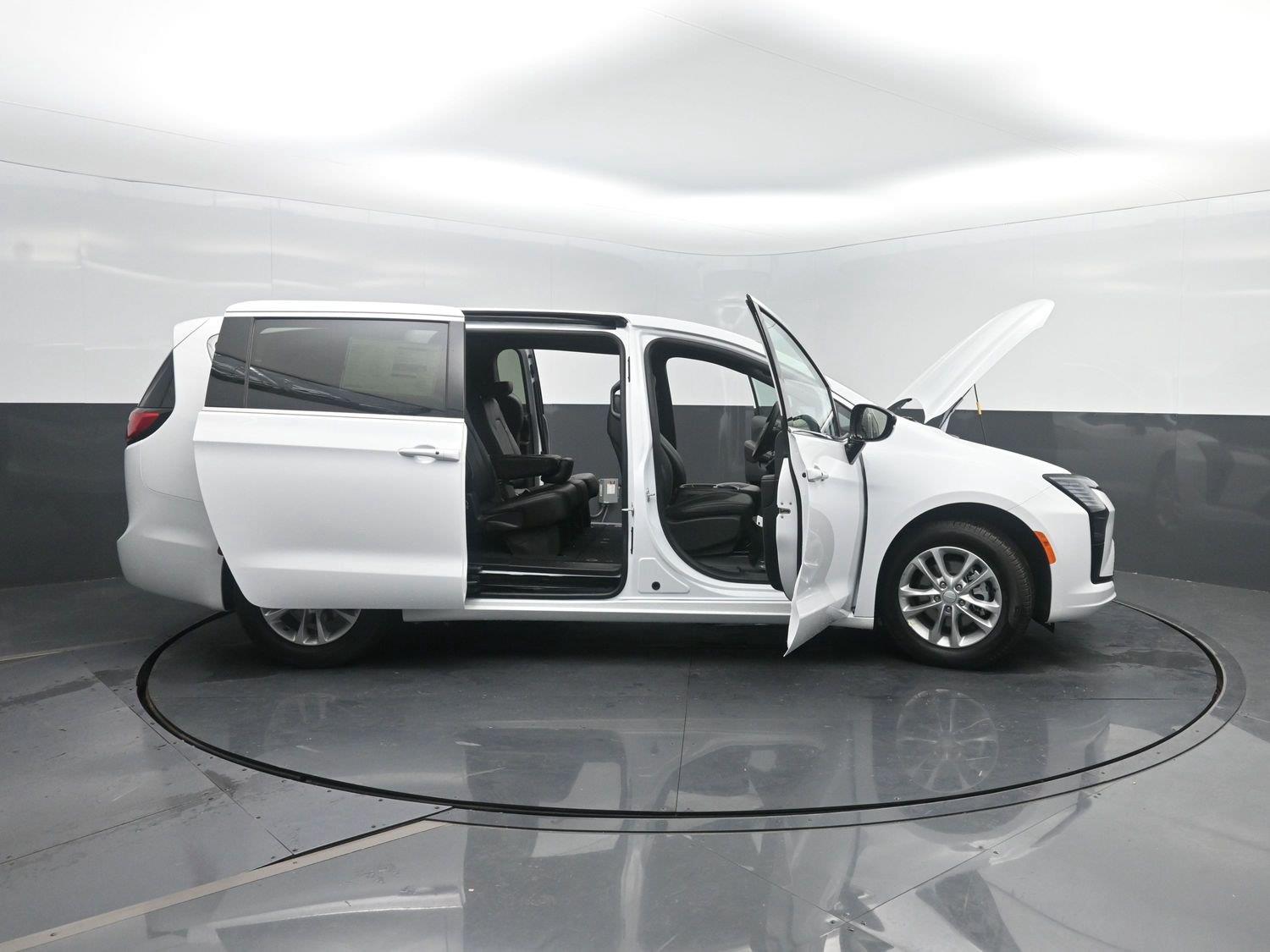 New 2027 Bright White Clearcoat Chrysler Select image 48