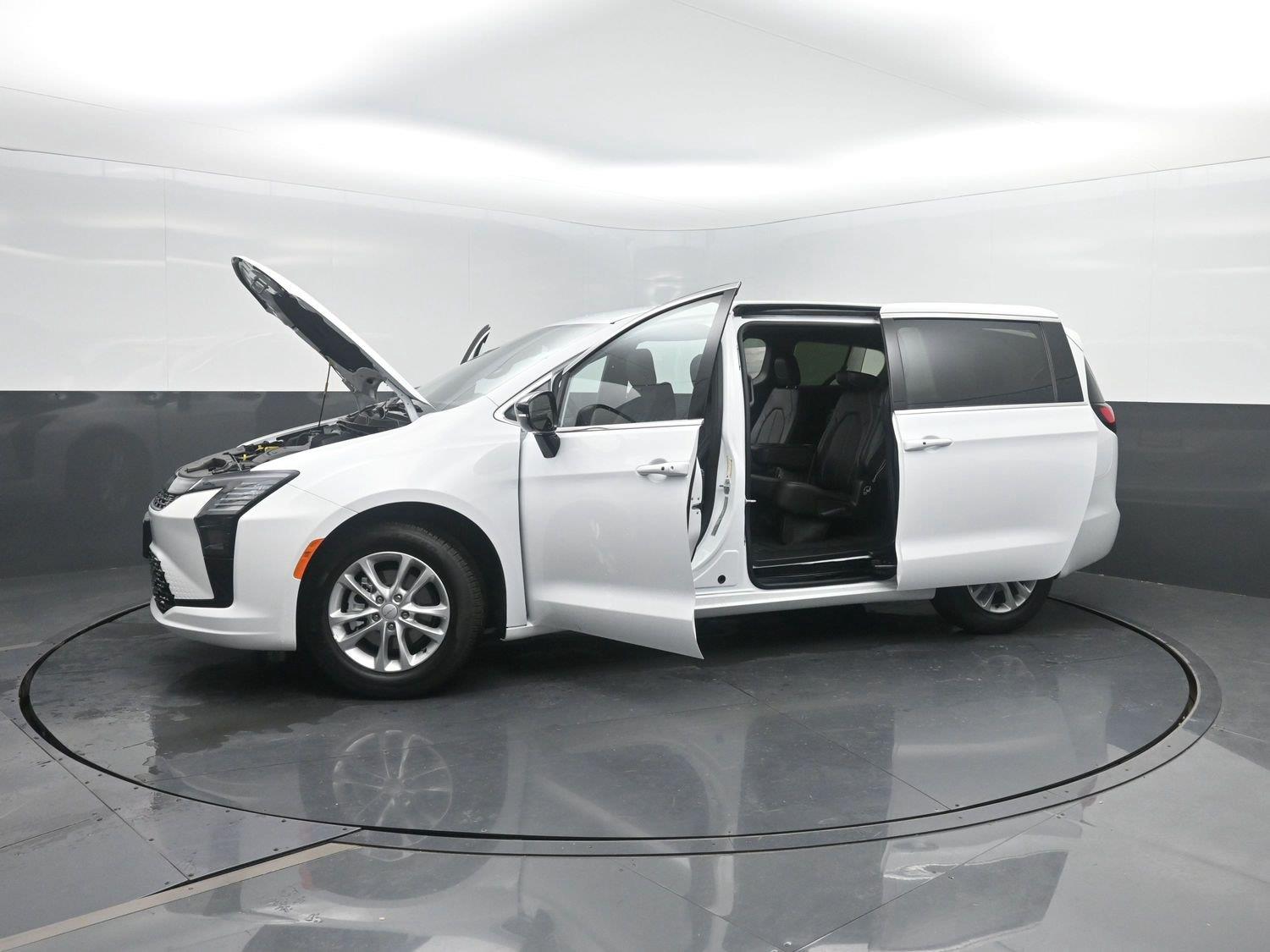 New 2027 Bright White Clearcoat Chrysler Select image 49