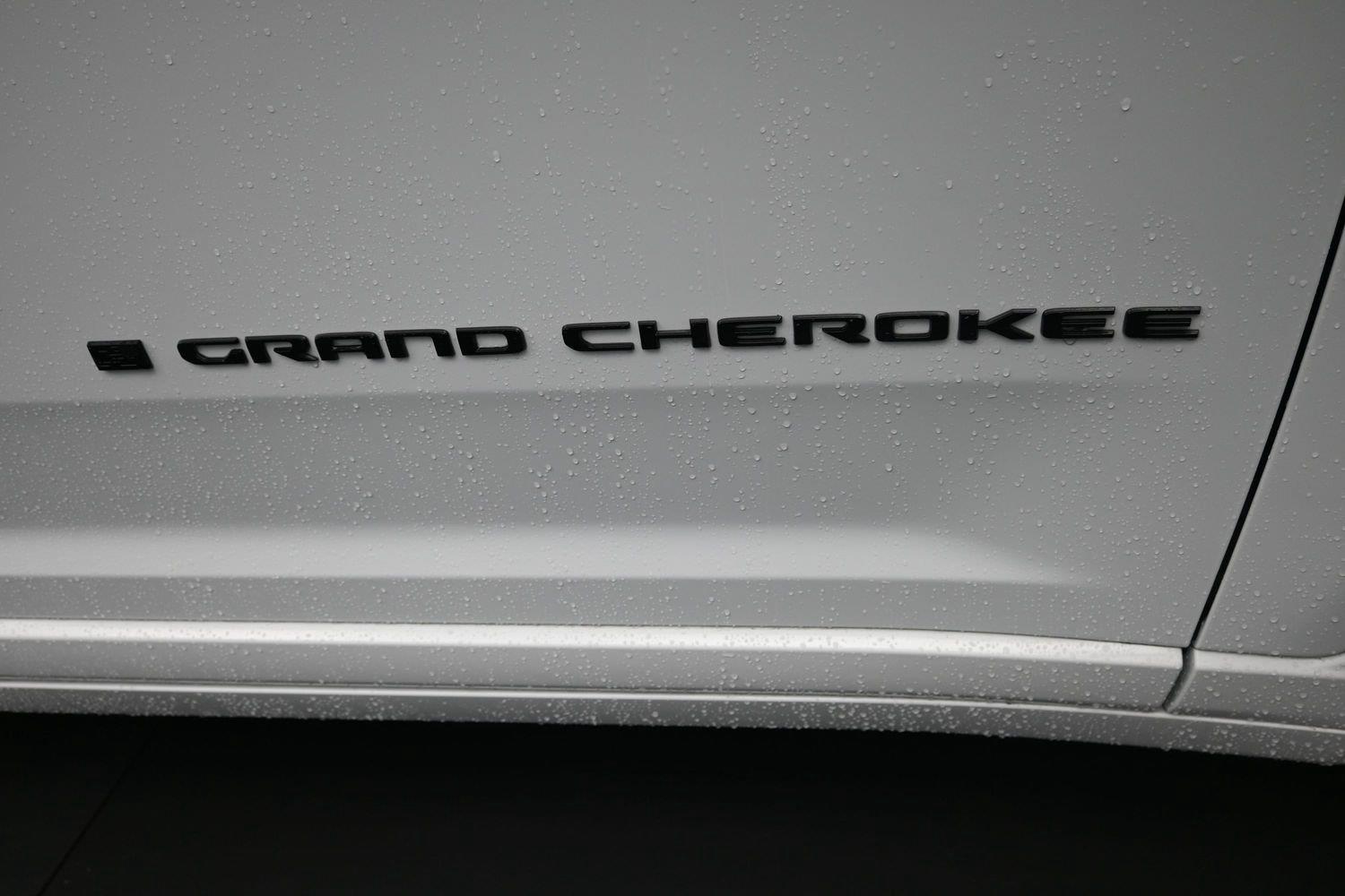 New 2027 Bright White Clearcoat Jeep Limited Reserve image 6