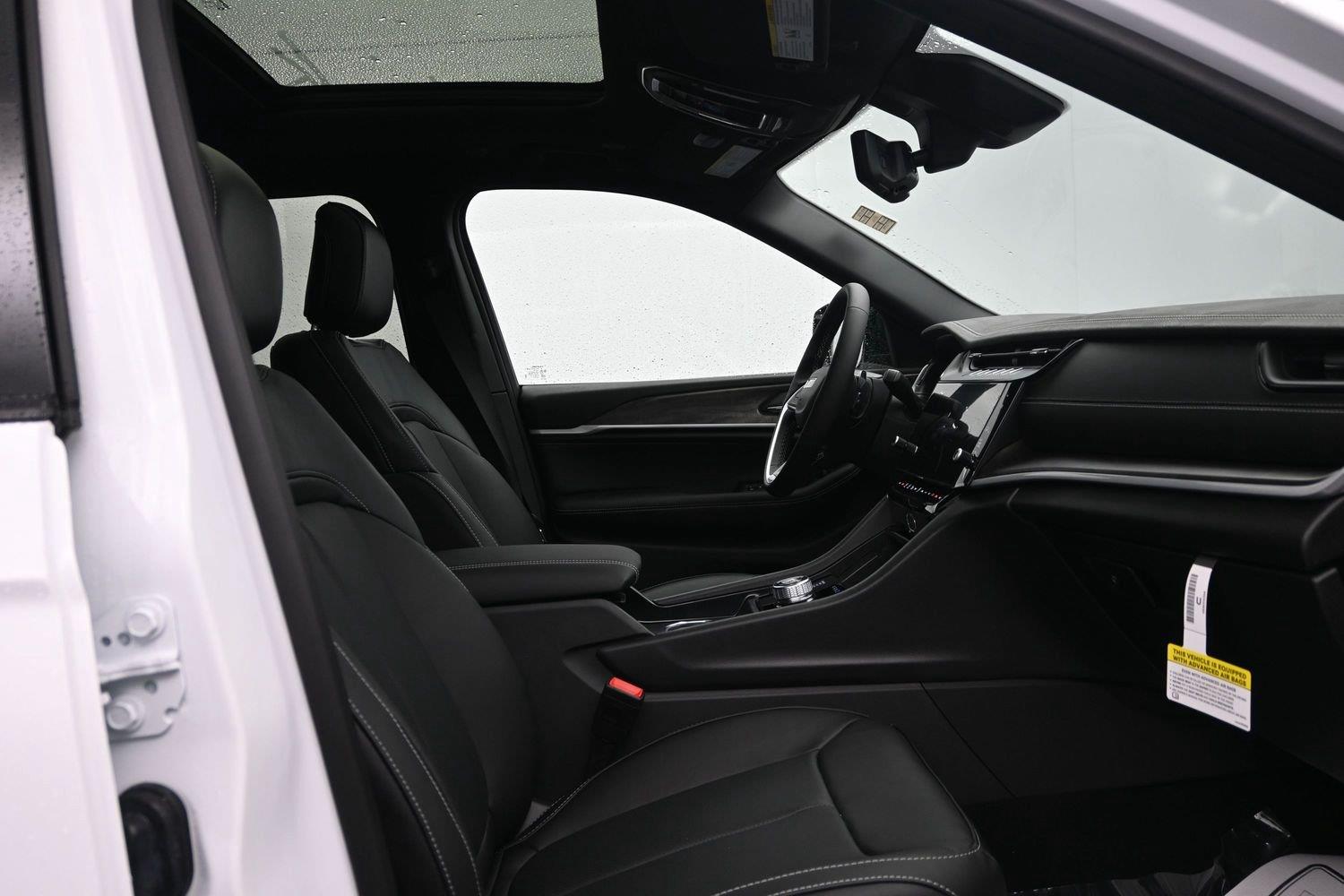 New 2027 Bright White Clearcoat Jeep Limited Reserve image 9