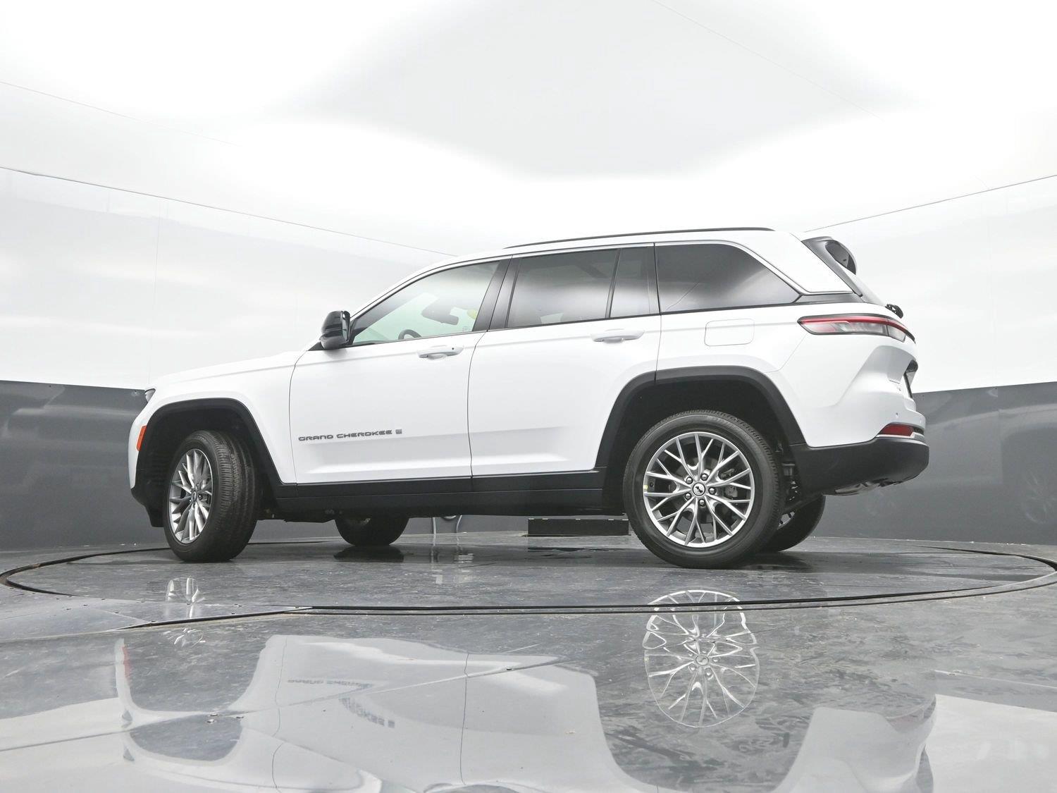 New 2027 Bright White Clearcoat Jeep Limited image 34