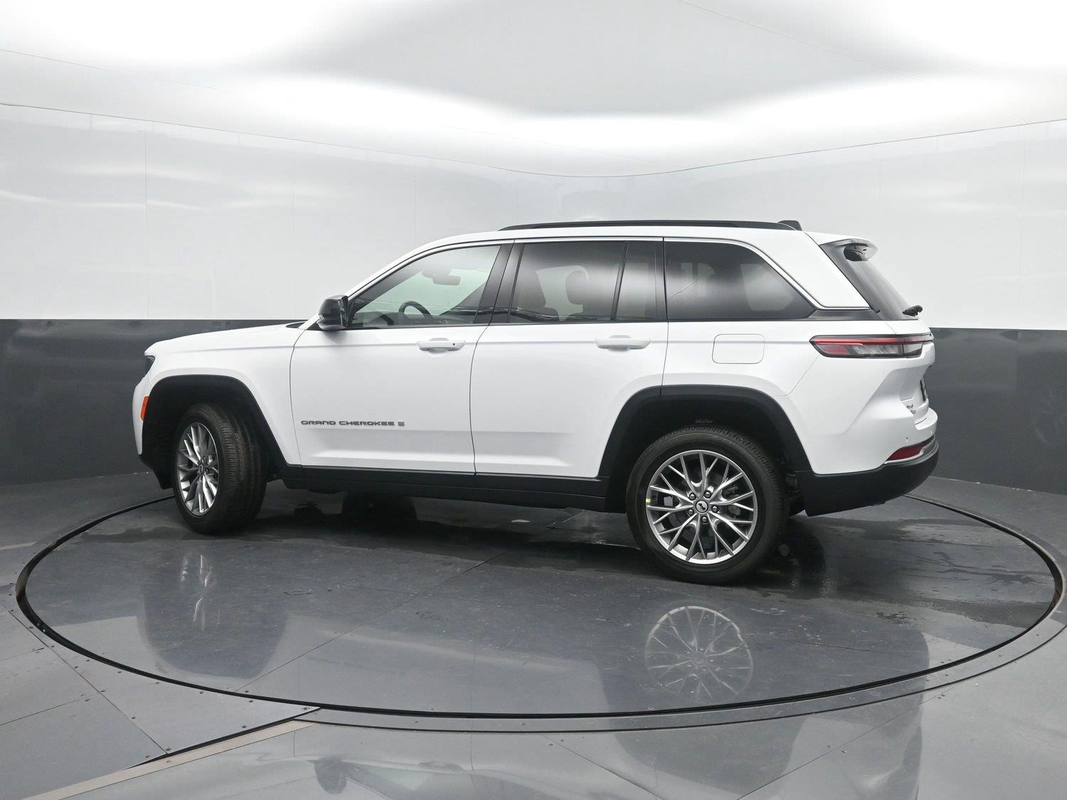New 2027 Bright White Clearcoat Jeep Limited image 41