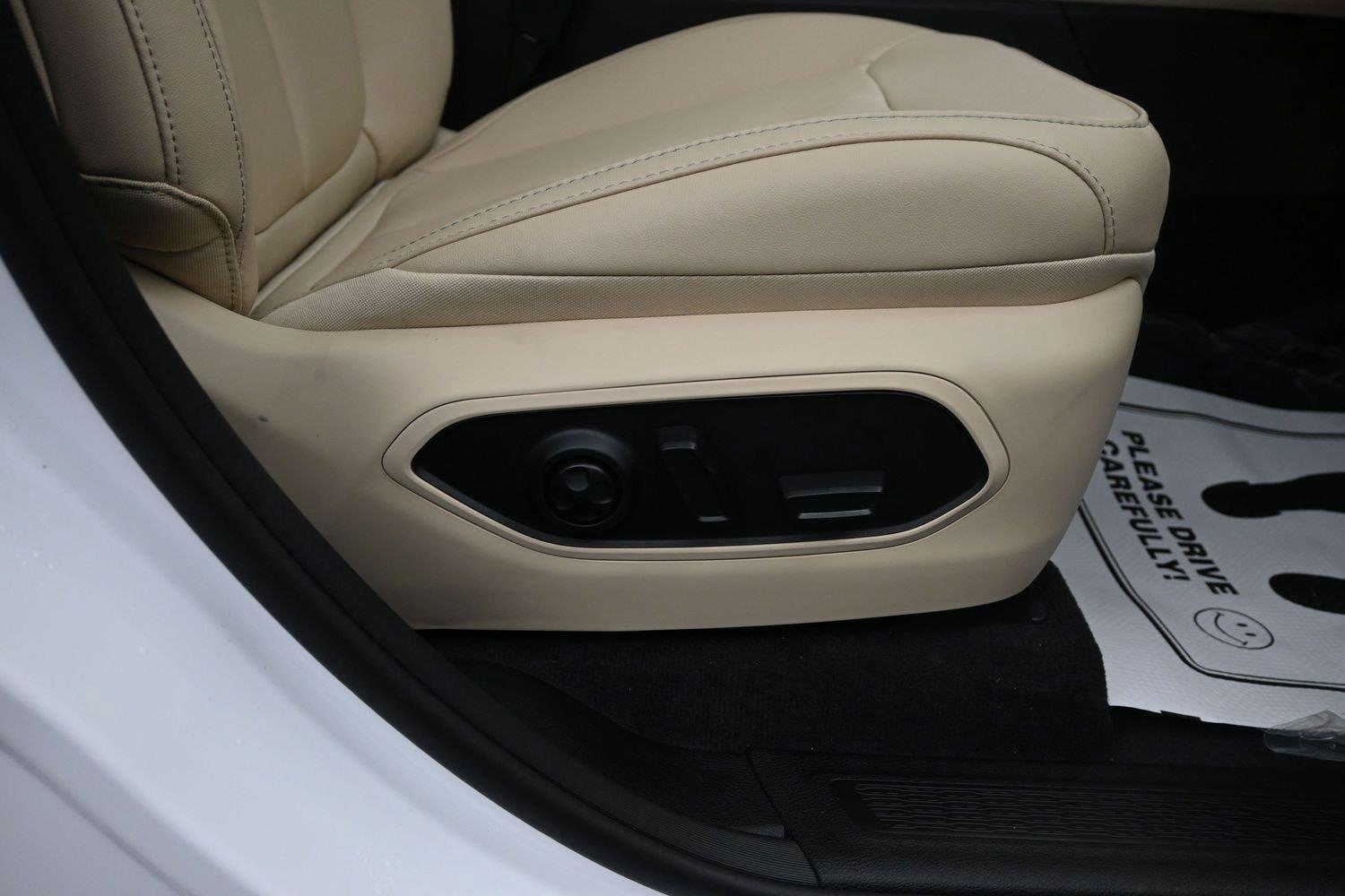 New 2027 Bright White Clearcoat Jeep Limited image 8