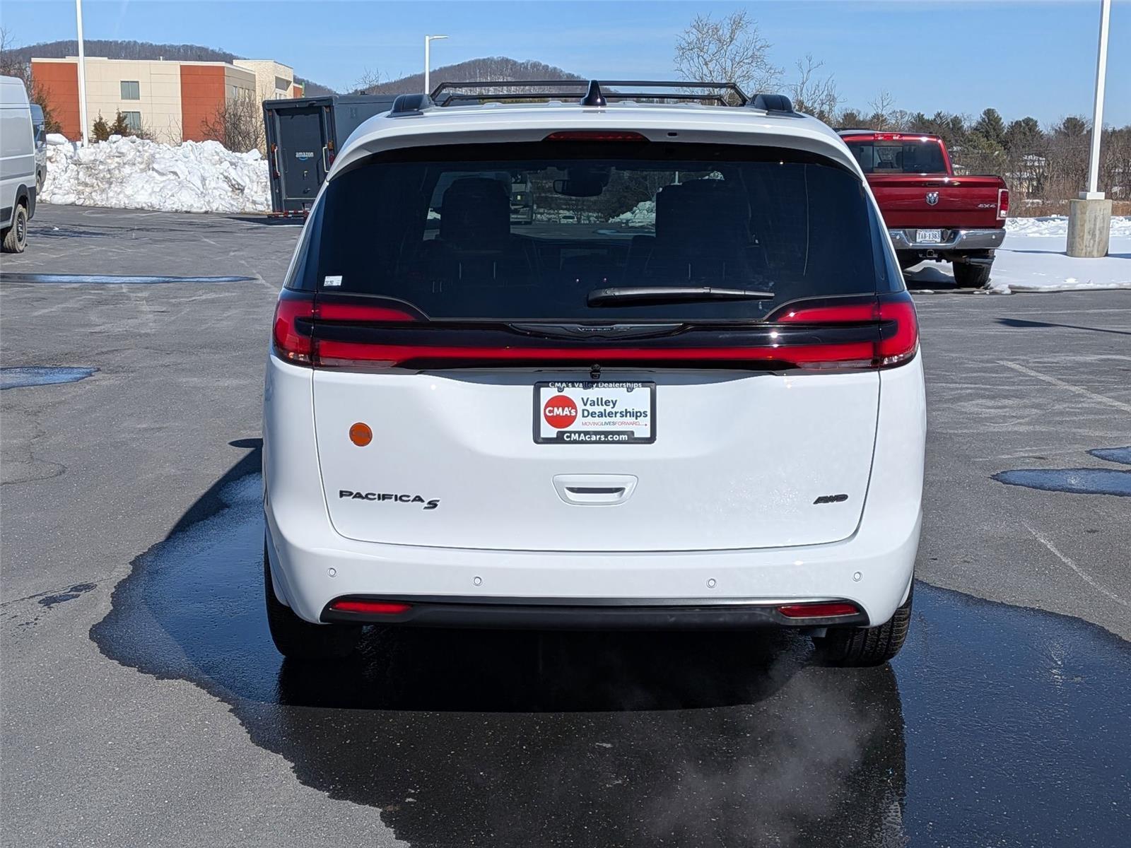 2026 Chrysler Pacifica Select - Photo 6