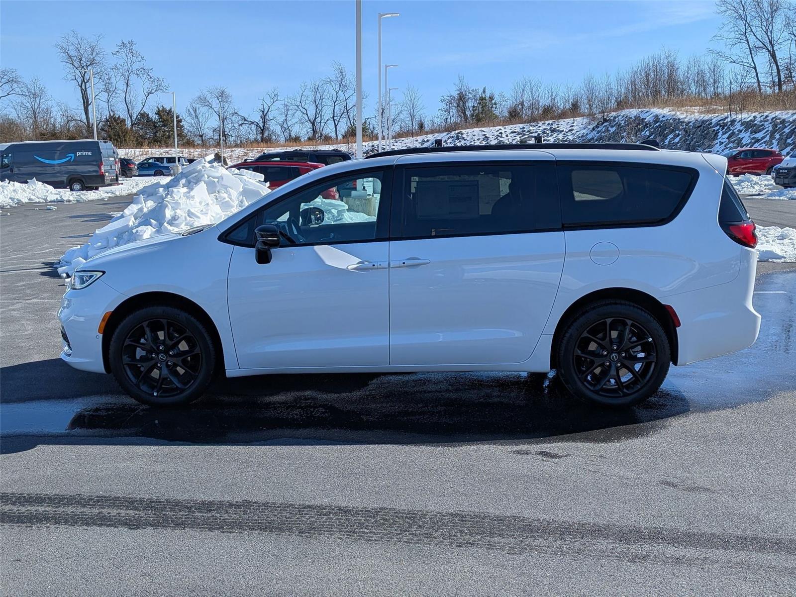 2026 Chrysler Pacifica Select - Photo 8