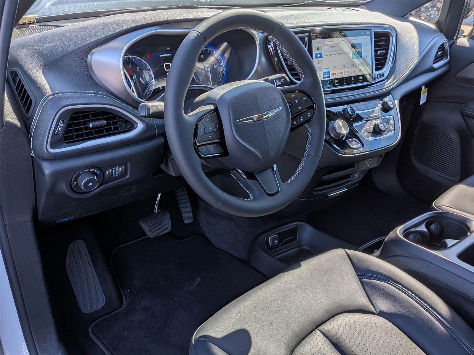 2026 Chrysler Pacifica Select - Photo 10