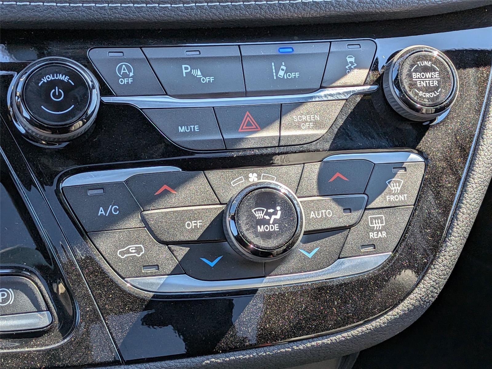 2026 Chrysler Pacifica Select - Photo 13