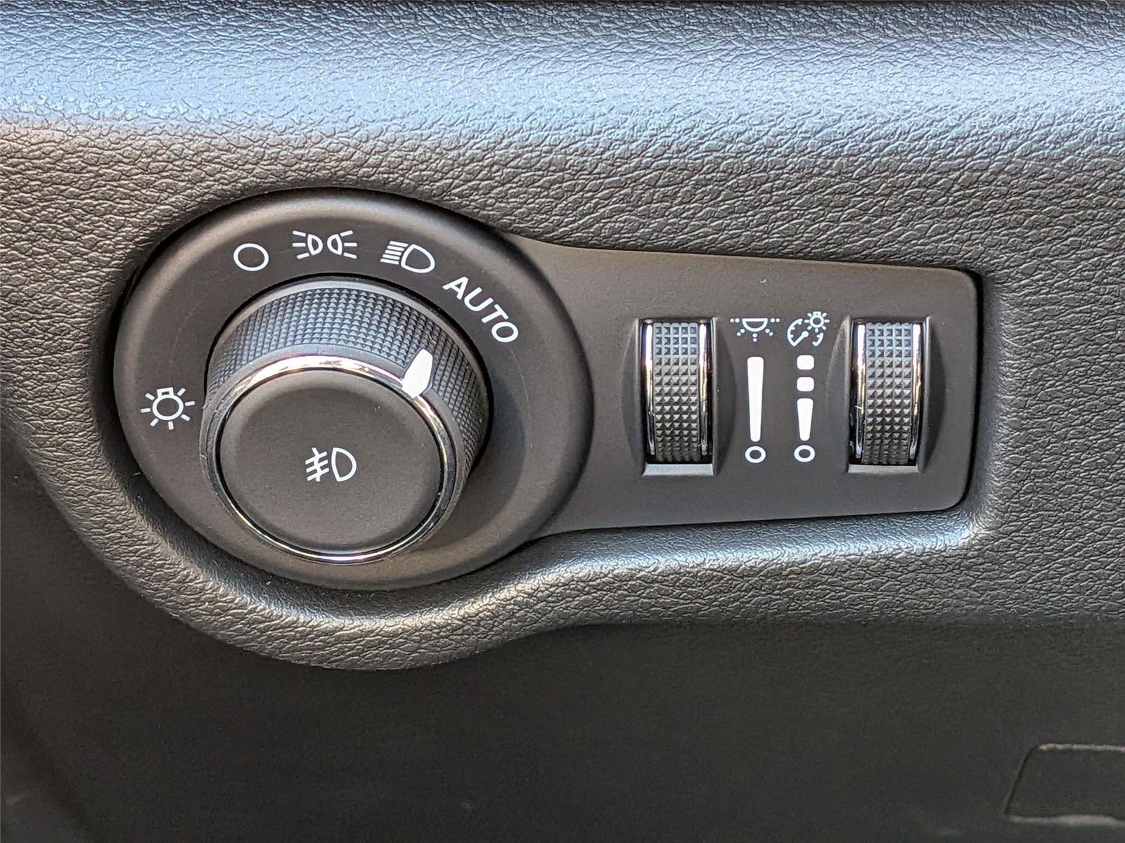 2026 Chrysler Pacifica Select - Photo 19