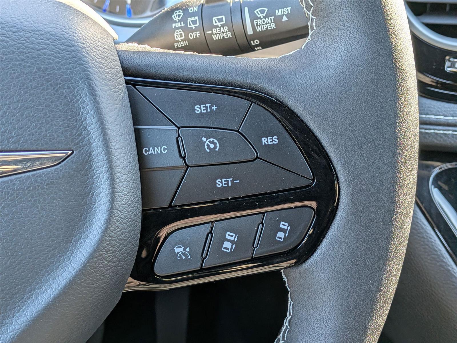 2026 Chrysler Pacifica Select - Photo 23