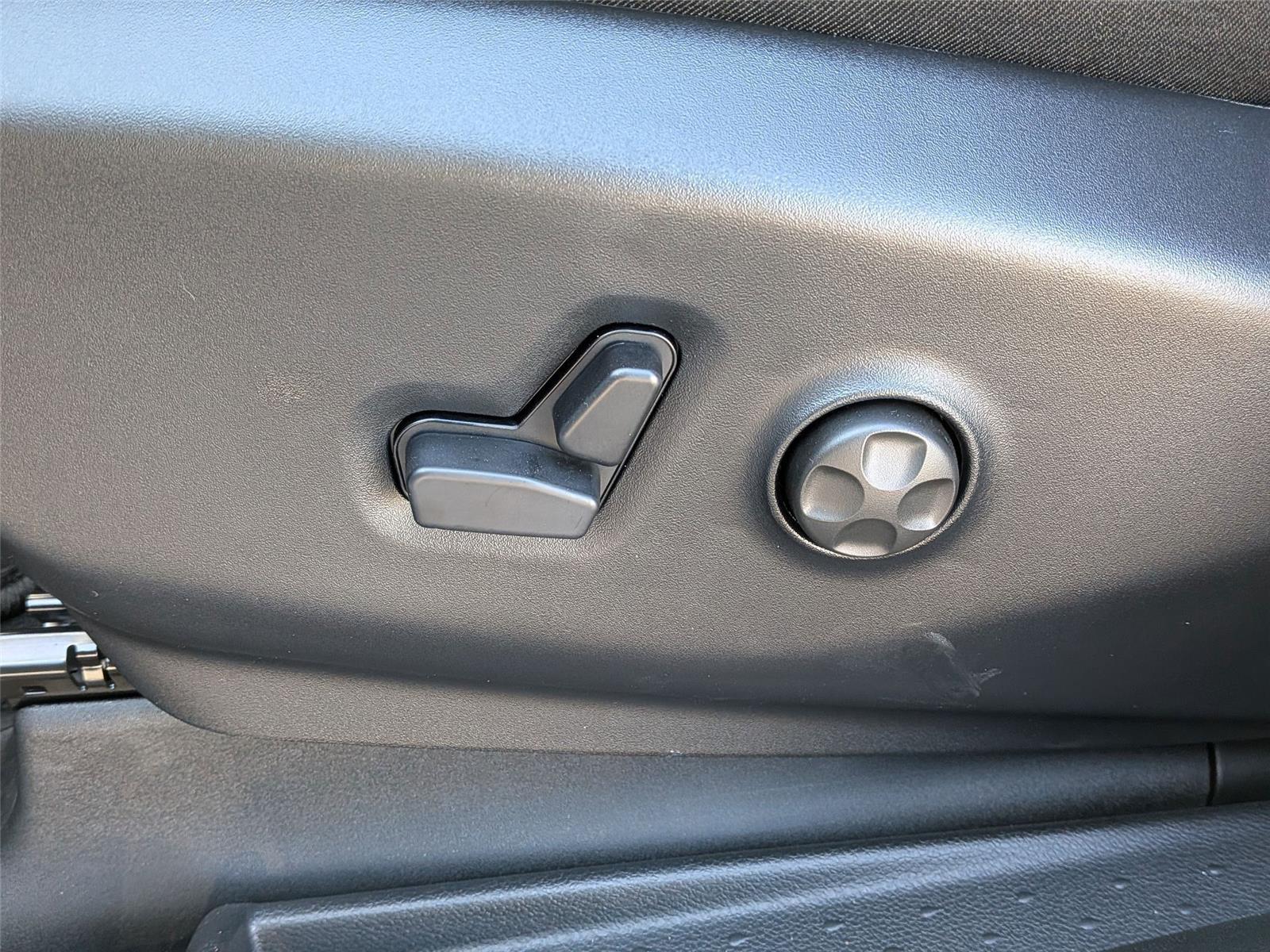 2026 Chrysler Pacifica Select - Photo 27