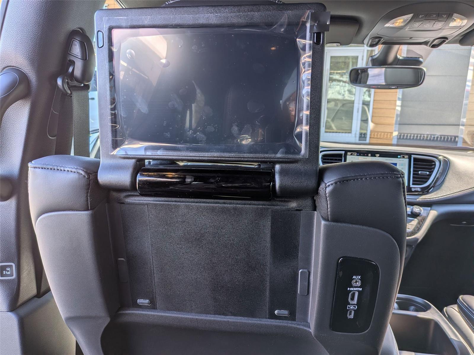 2026 Chrysler Pacifica Select - Photo 30