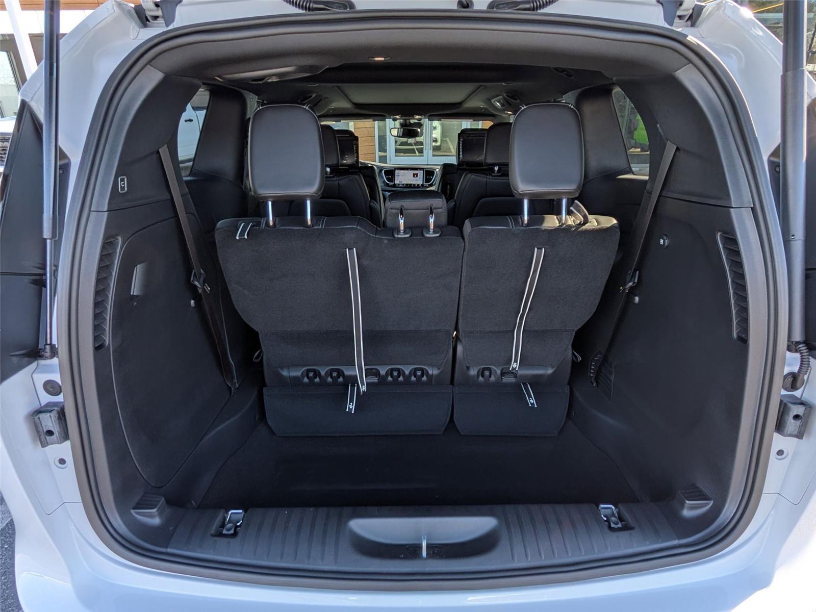 2026 Chrysler Pacifica Select - Photo 31