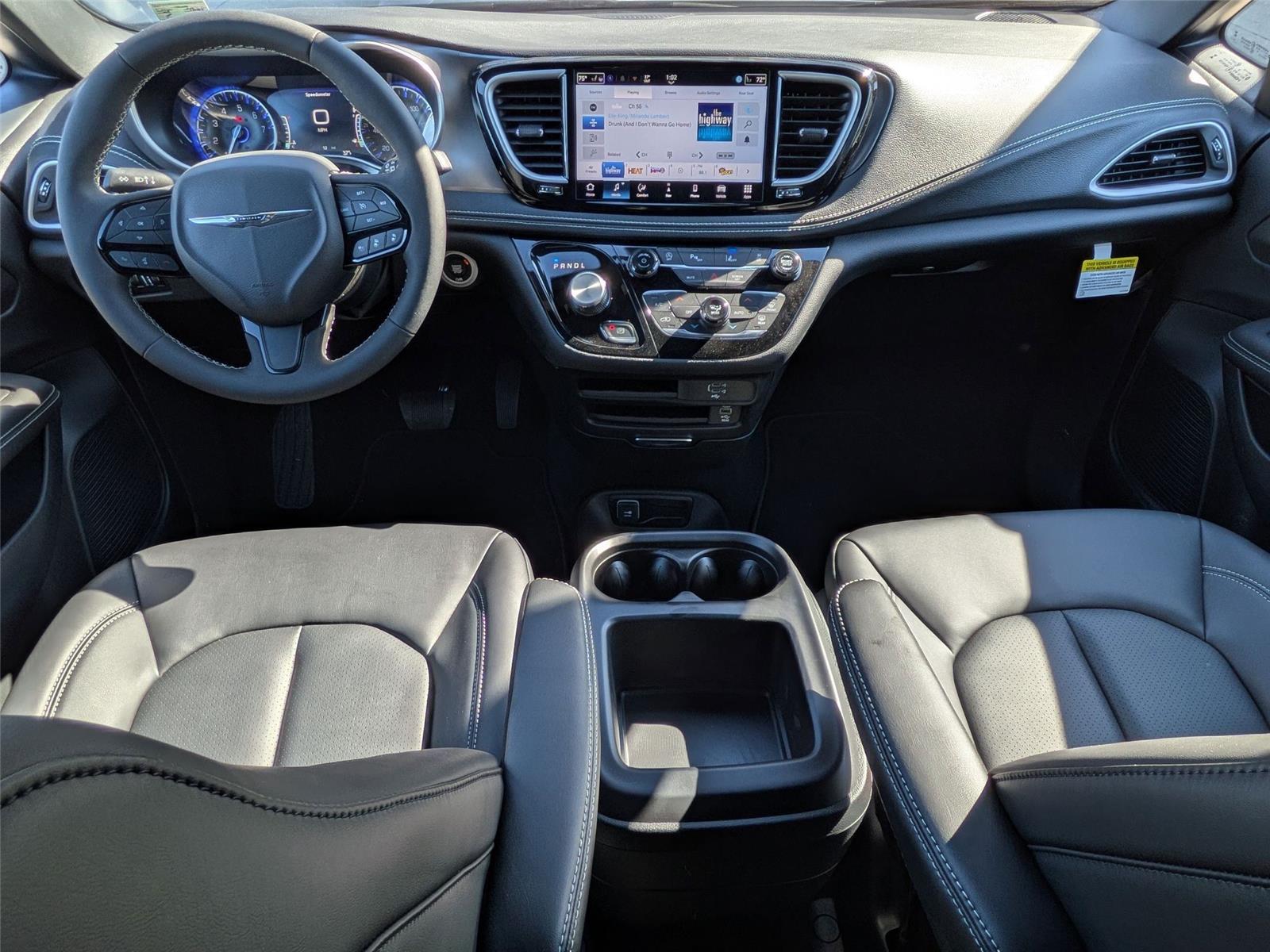 2026 Chrysler Pacifica Select - Photo 32