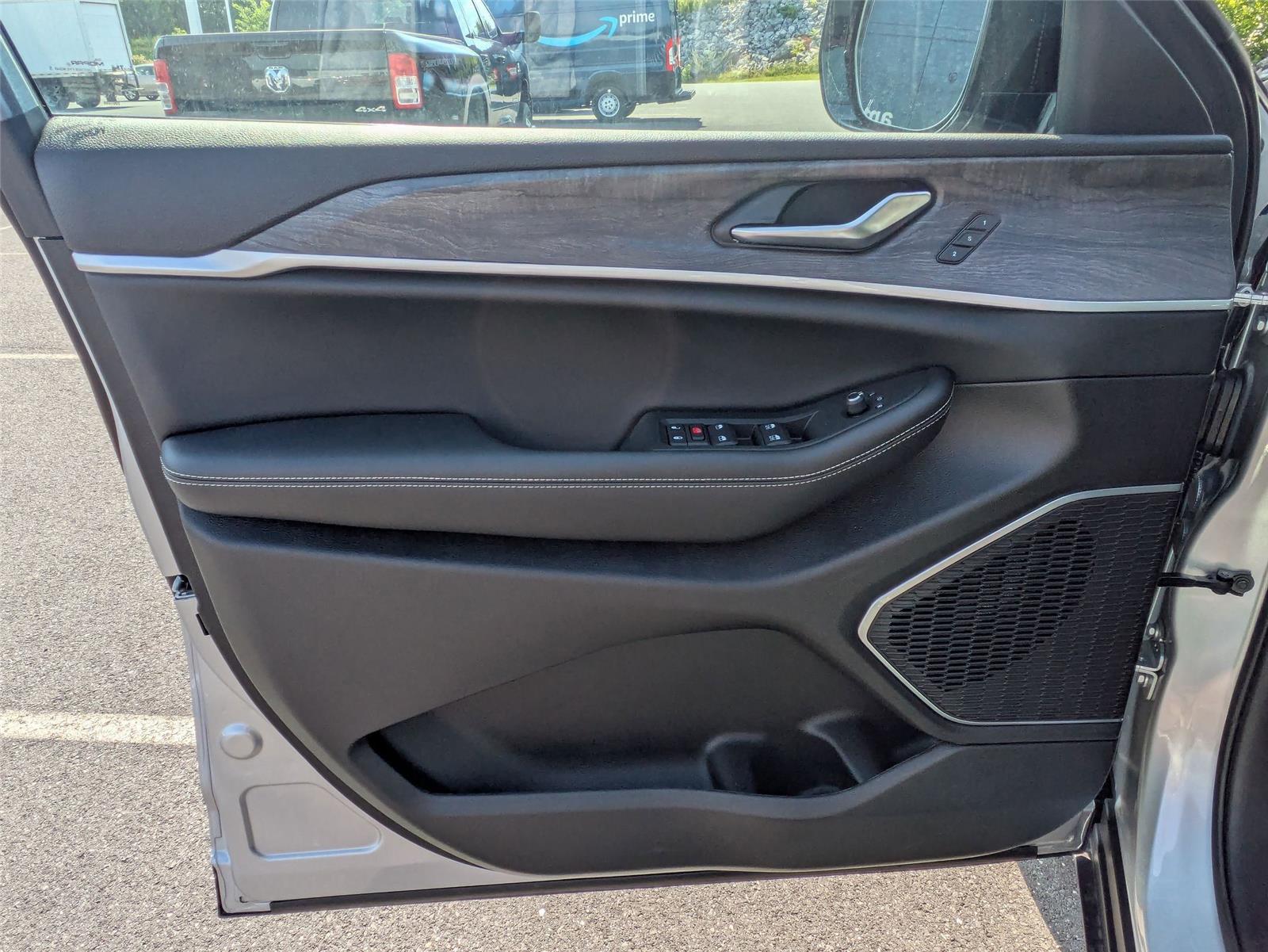 2025 Jeep Grand Cherokee L Limited - Photo 13