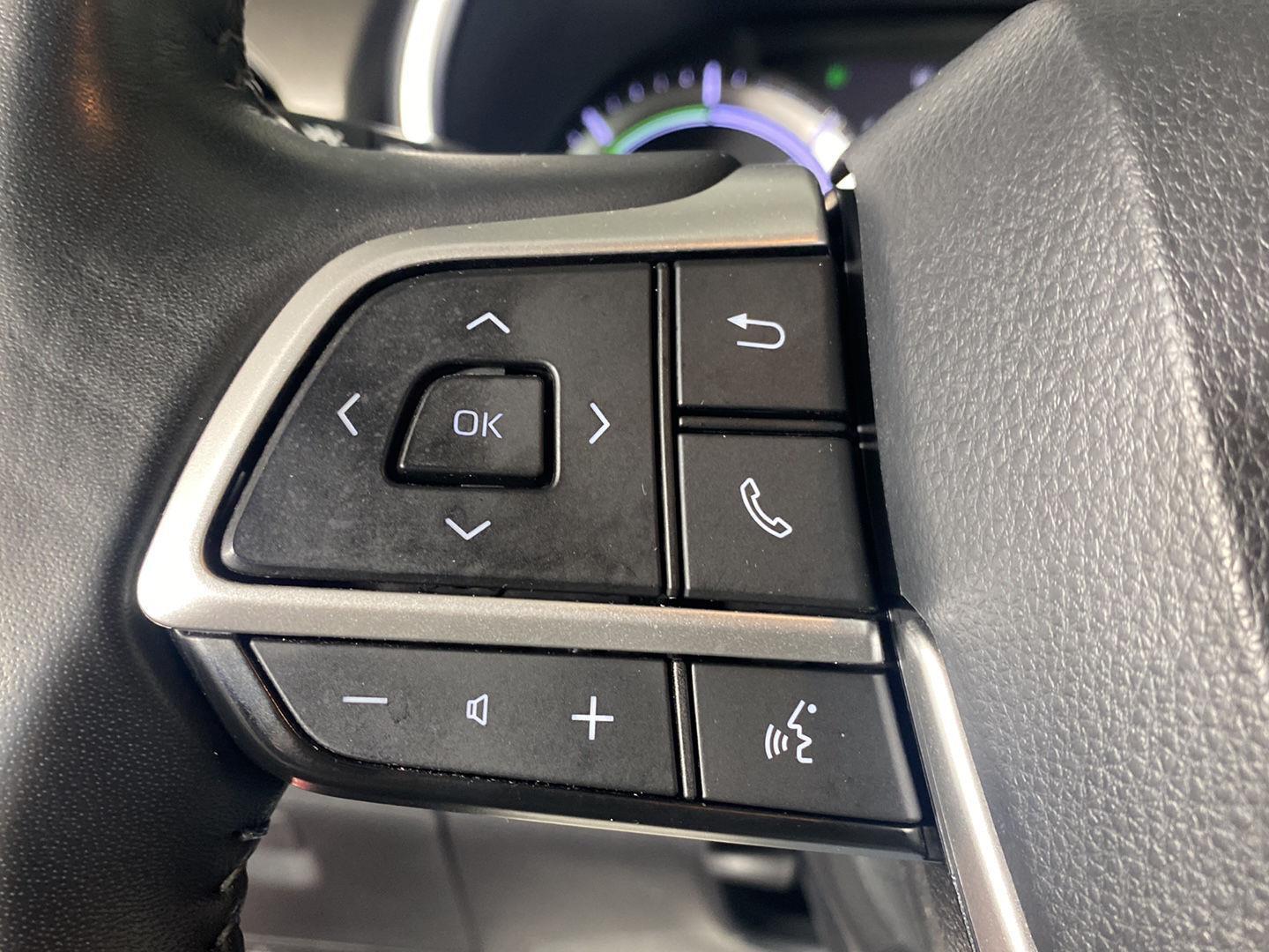 Used 2022 Pearl Toyota XLE image 22