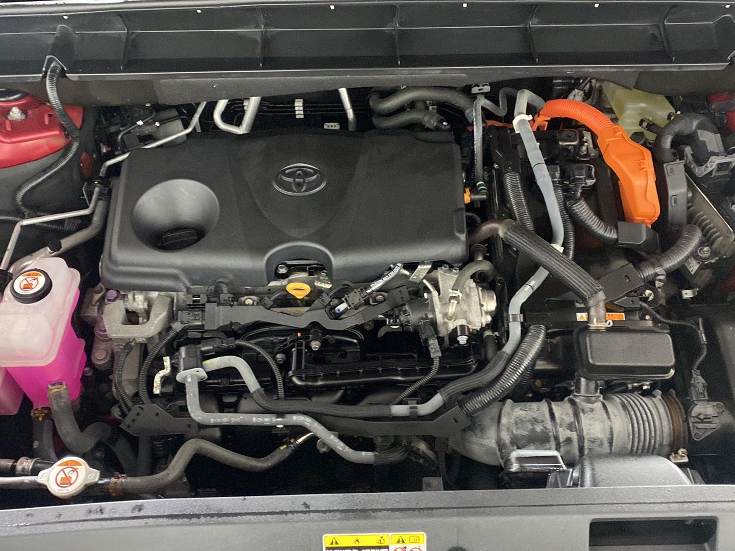 Used 2022 Pearl Toyota XLE image 10