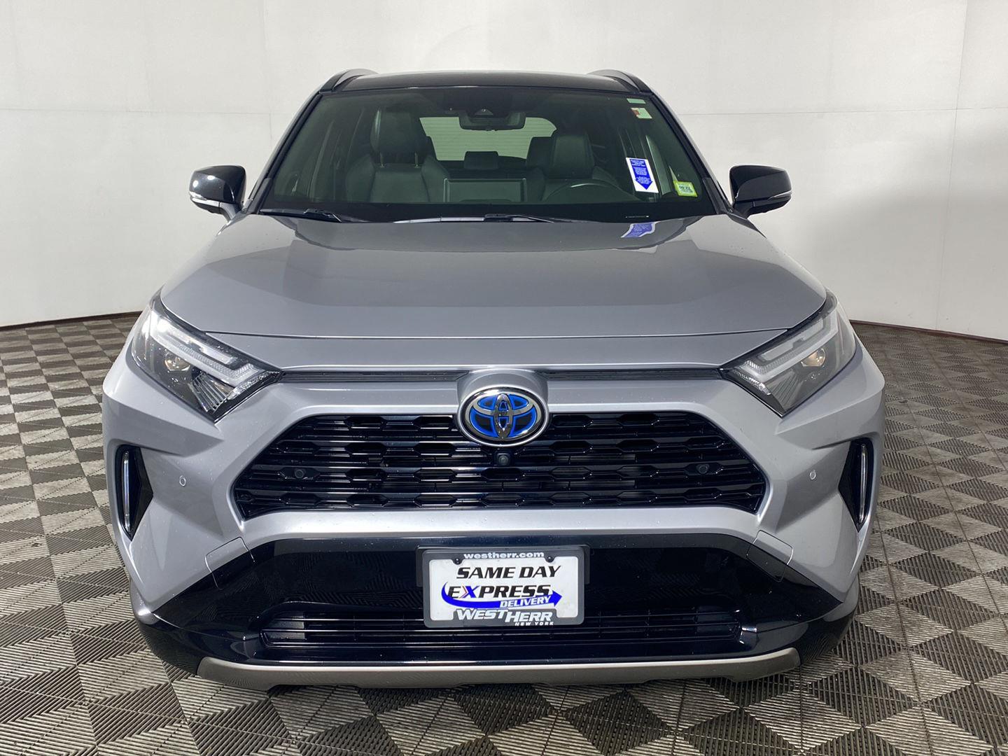 Certified Used 2022 Silver Sky Metallic w/Midnight Black Metallic Roof Toyota XSE image 22