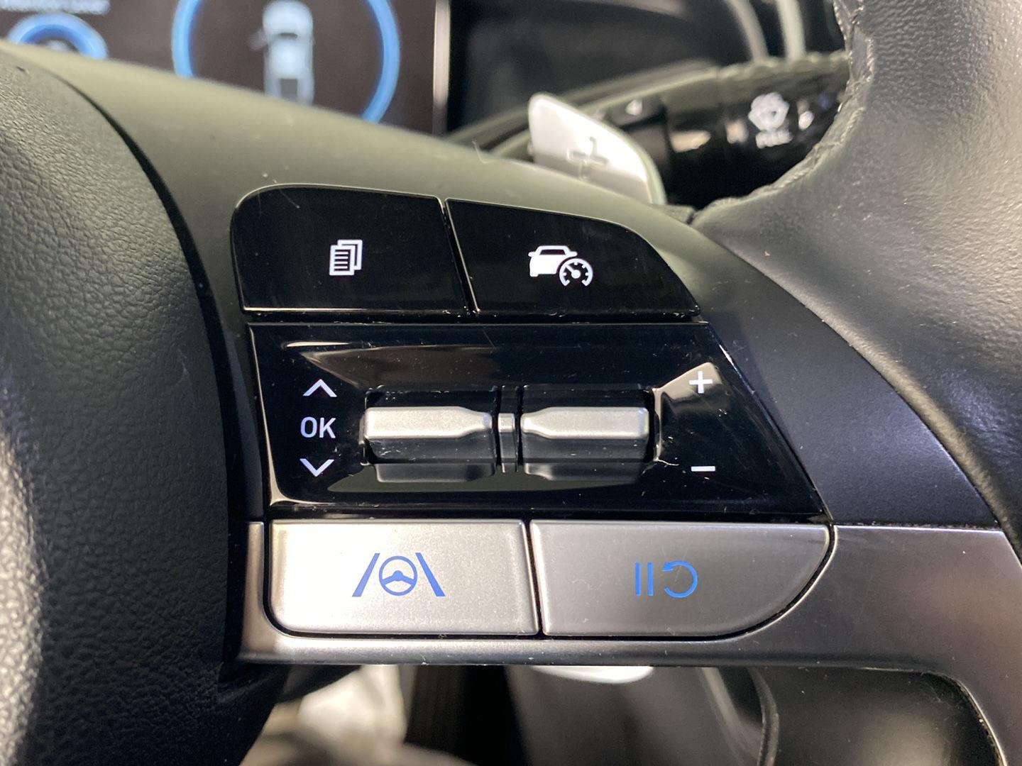 Used 2022 Ice White Hyundai SEL Premium image 11