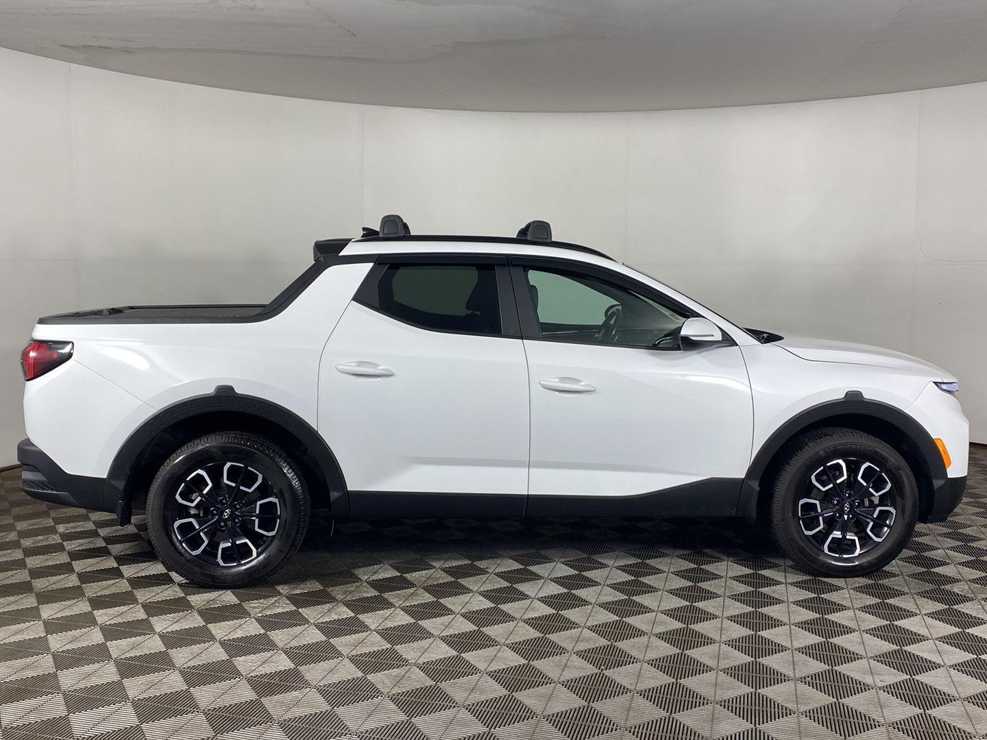 Used 2022 Ice White Hyundai SEL Premium image 21