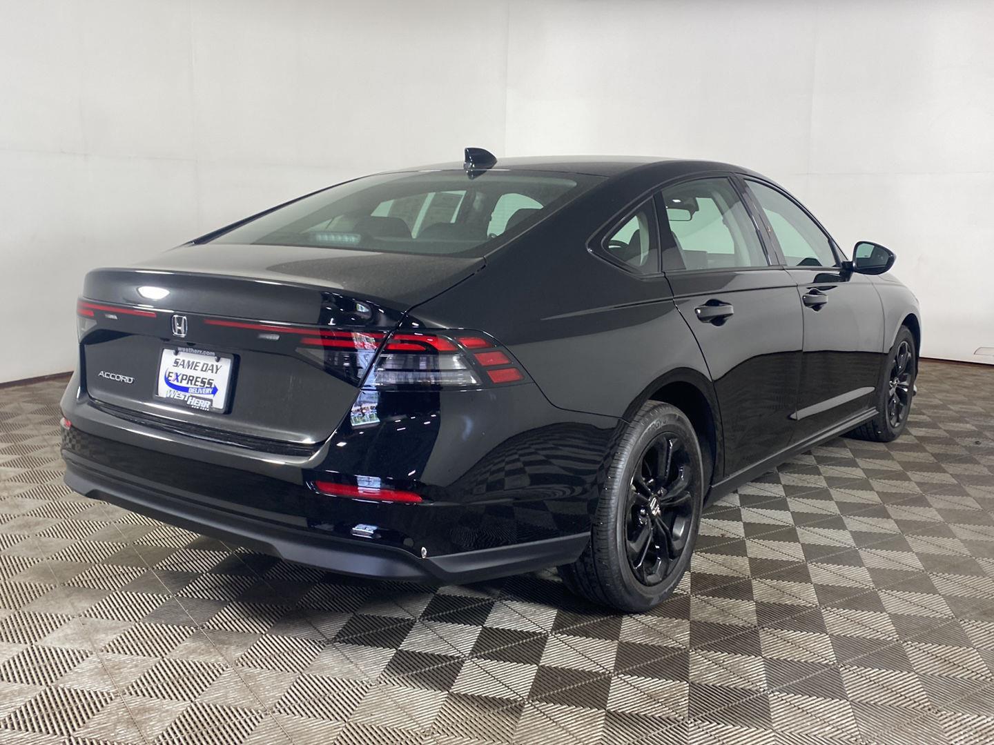 Used 2025 Crystal Black Pearl Honda SE image 4