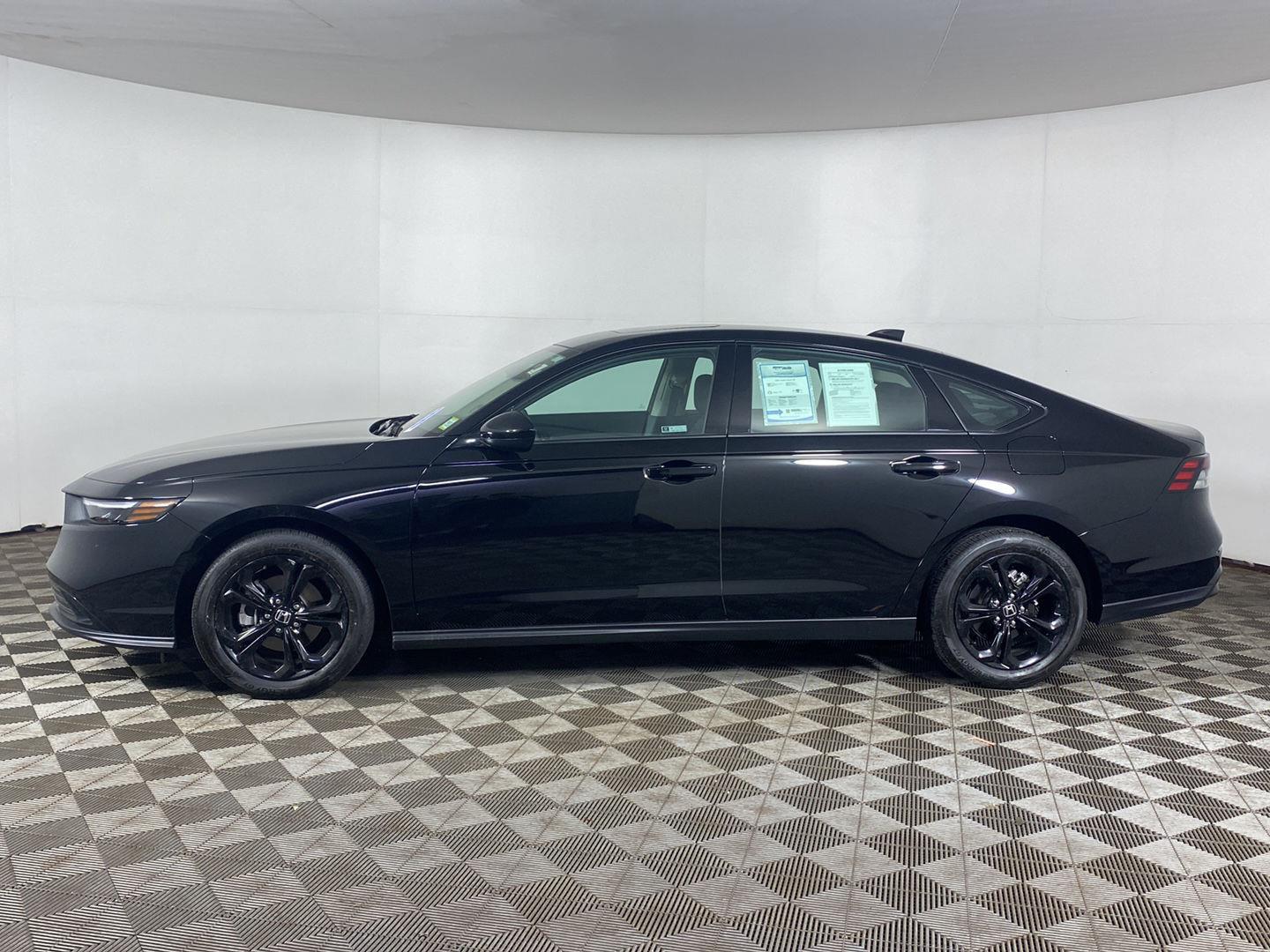 Used 2025 Crystal Black Pearl Honda SE image 7