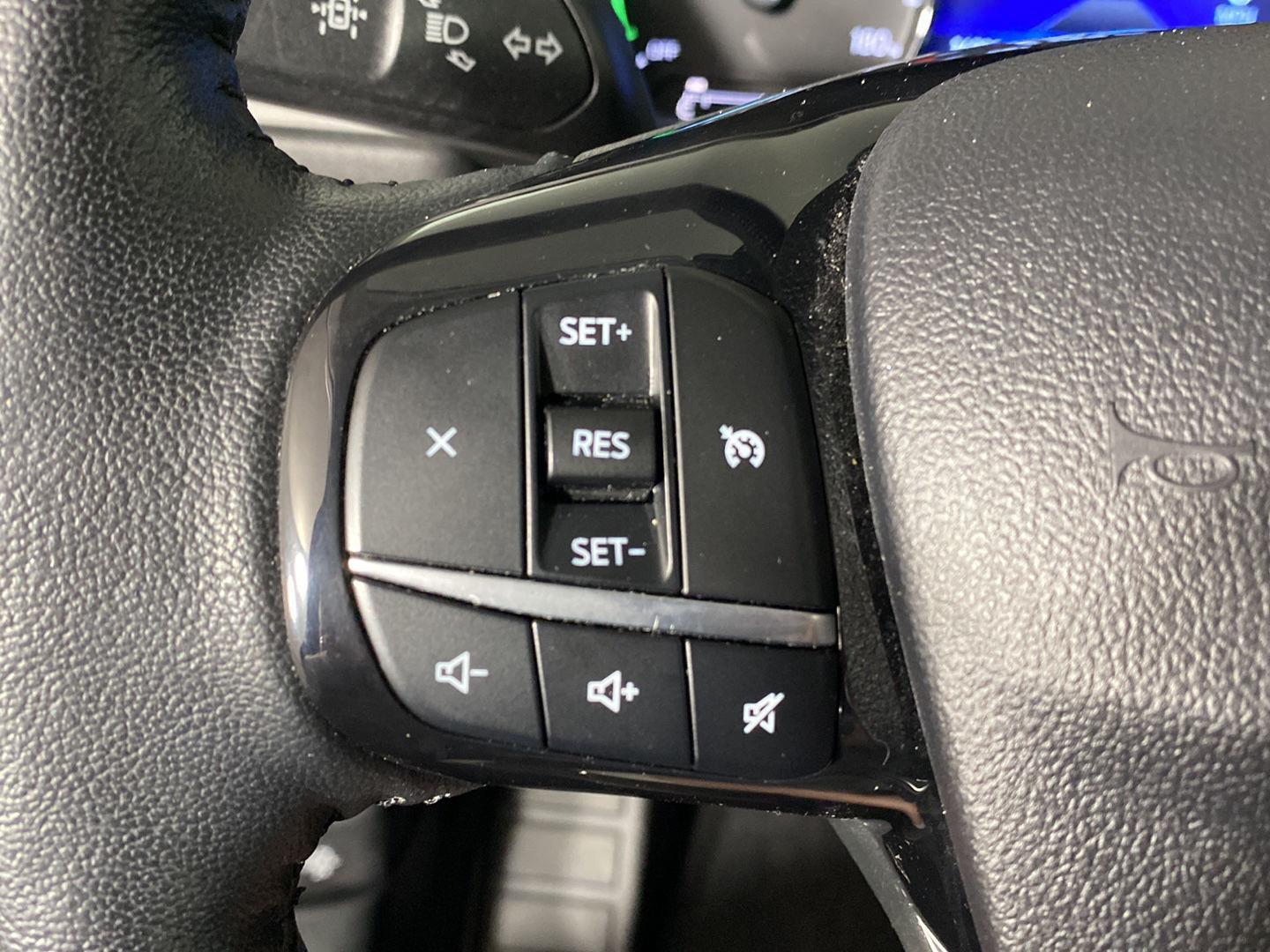 Used 2021 Red Metallic Ford SE image 23