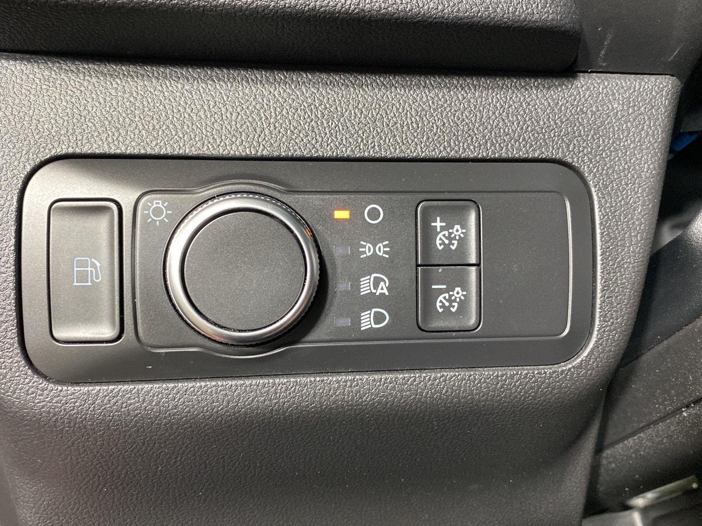 Used 2021 Red Metallic Ford SE image 24