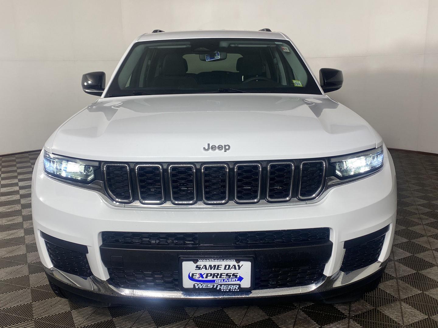Used 2023 Bright White Clearcoat Jeep Laredo image 8
