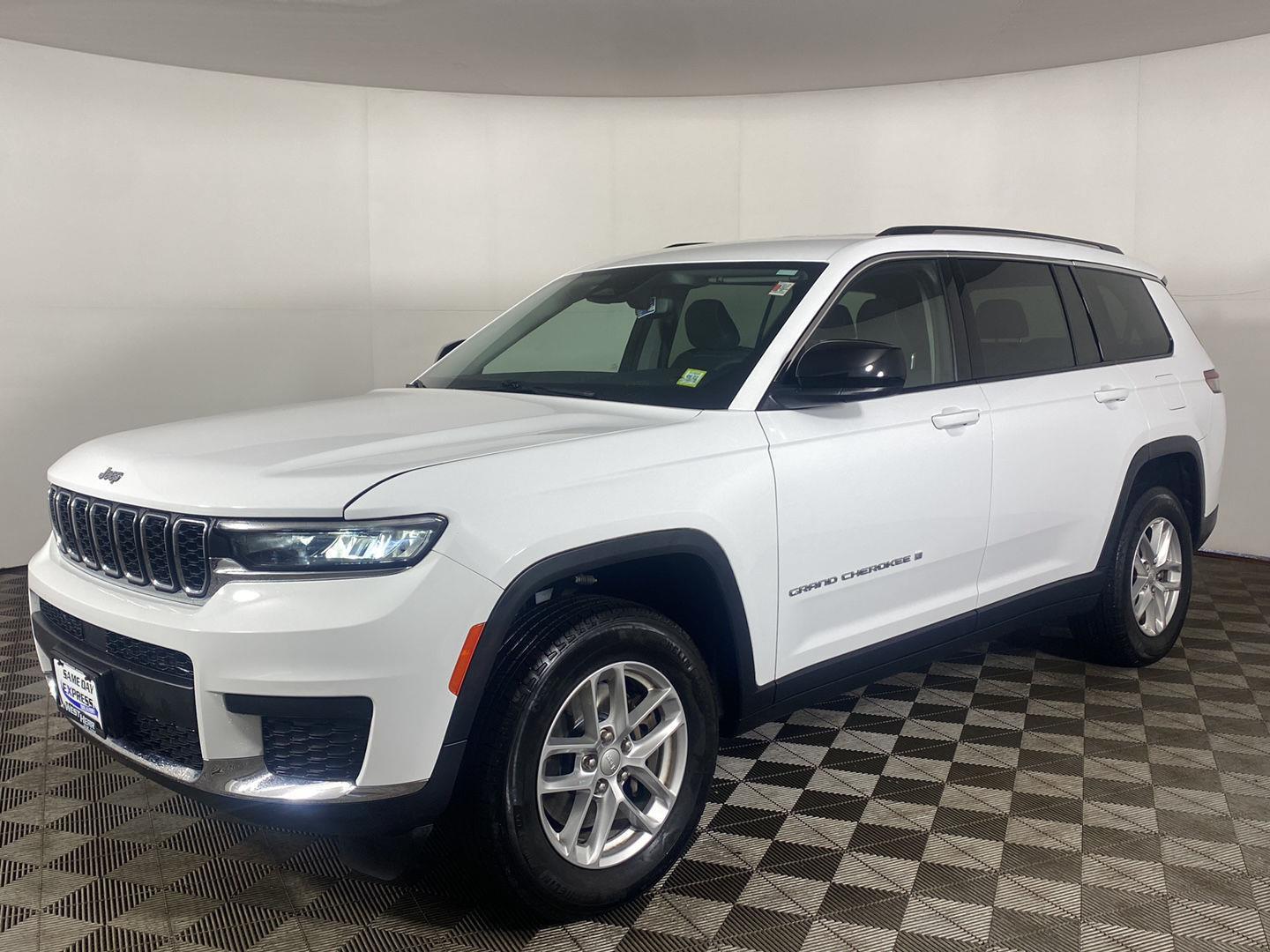 Used 2023 Bright White Clearcoat Jeep Laredo image 2
