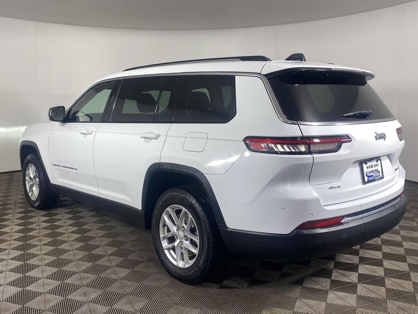 Used 2023 Bright White Clearcoat Jeep Laredo image 4