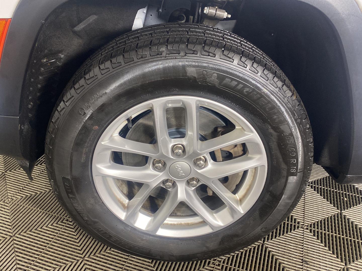 Used 2023 Bright White Clearcoat Jeep Laredo image 9