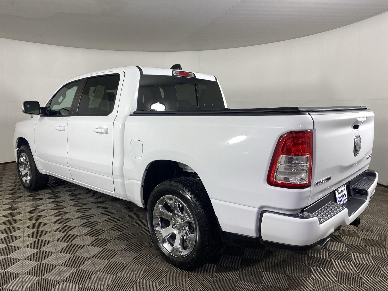 View vehicle photo 5