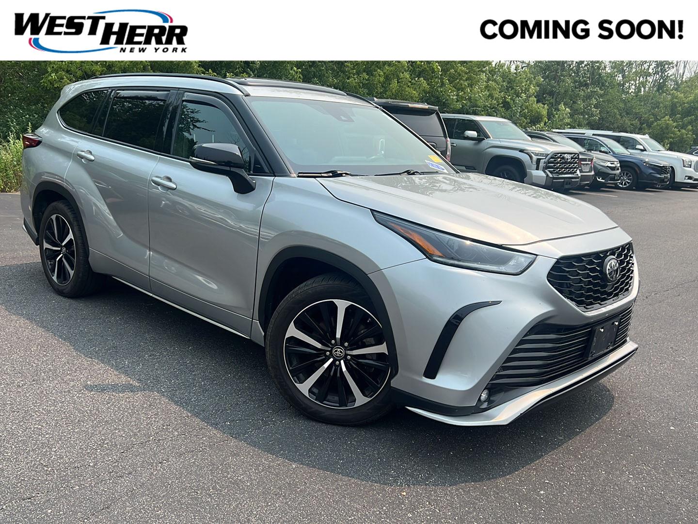 Celestial Silver Metallic 2022 Toyota Highlander SUV / Crossover All-Wheel Drive Automatic