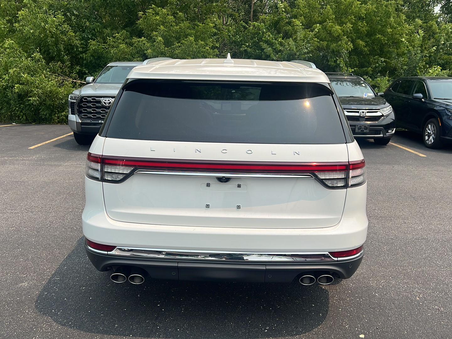 Used 2020 Pristine White Metallic Tri-Coat Lincoln Reserve image 3