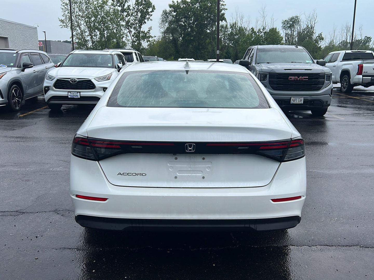 Used 2023 Platinum White Pearl Honda LX image 3