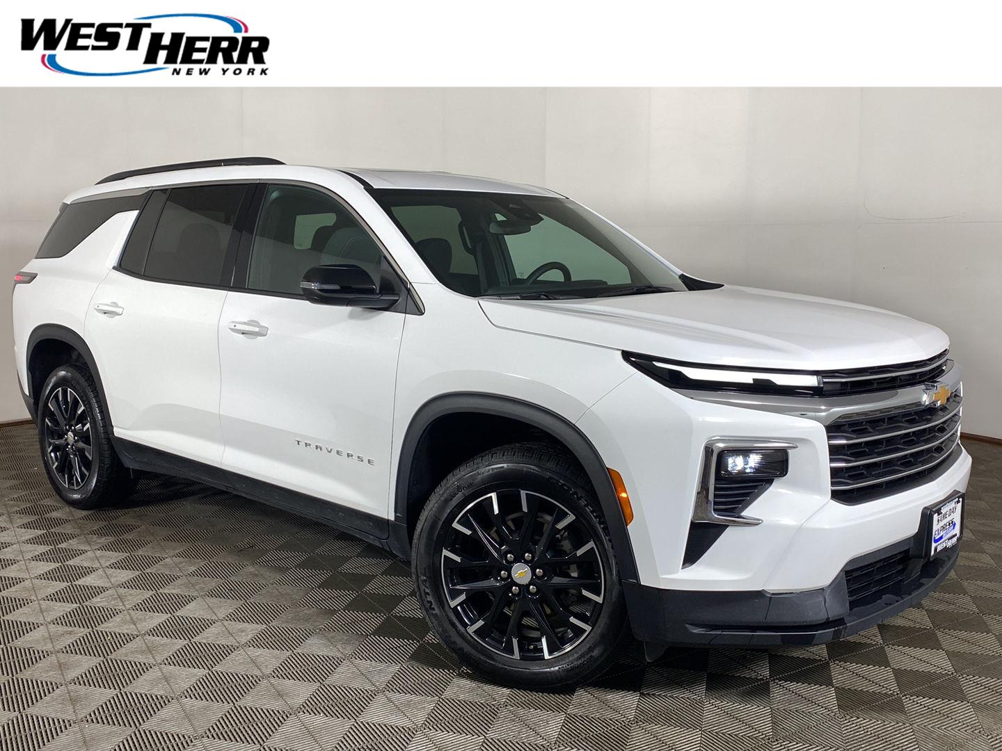 Summit White 2025 Chevrolet Traverse SUV / Crossover Four-Wheel Drive 8-Speed Automatic