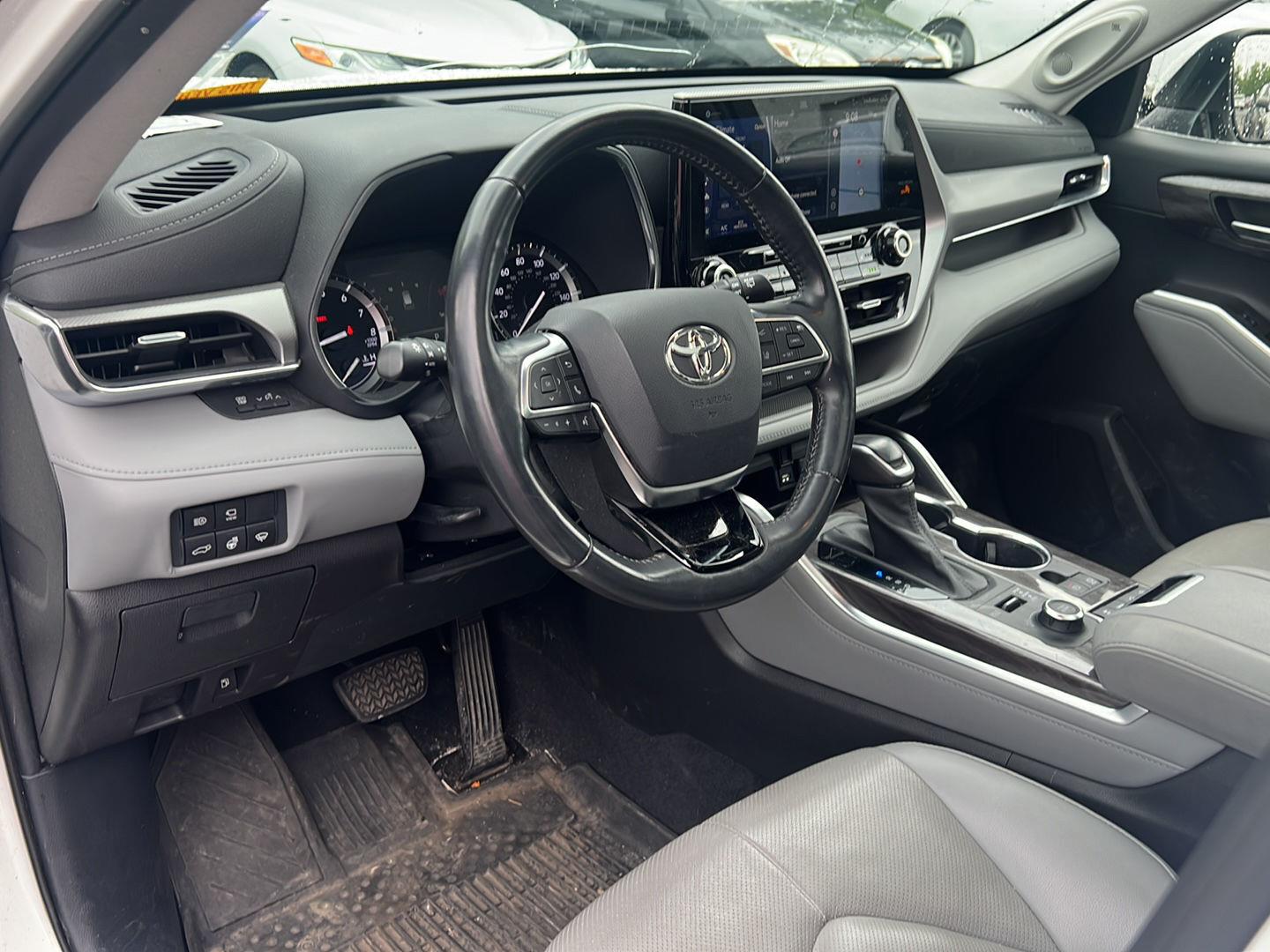 Used 2021 Blizzard Pearl Toyota Platinum image 4