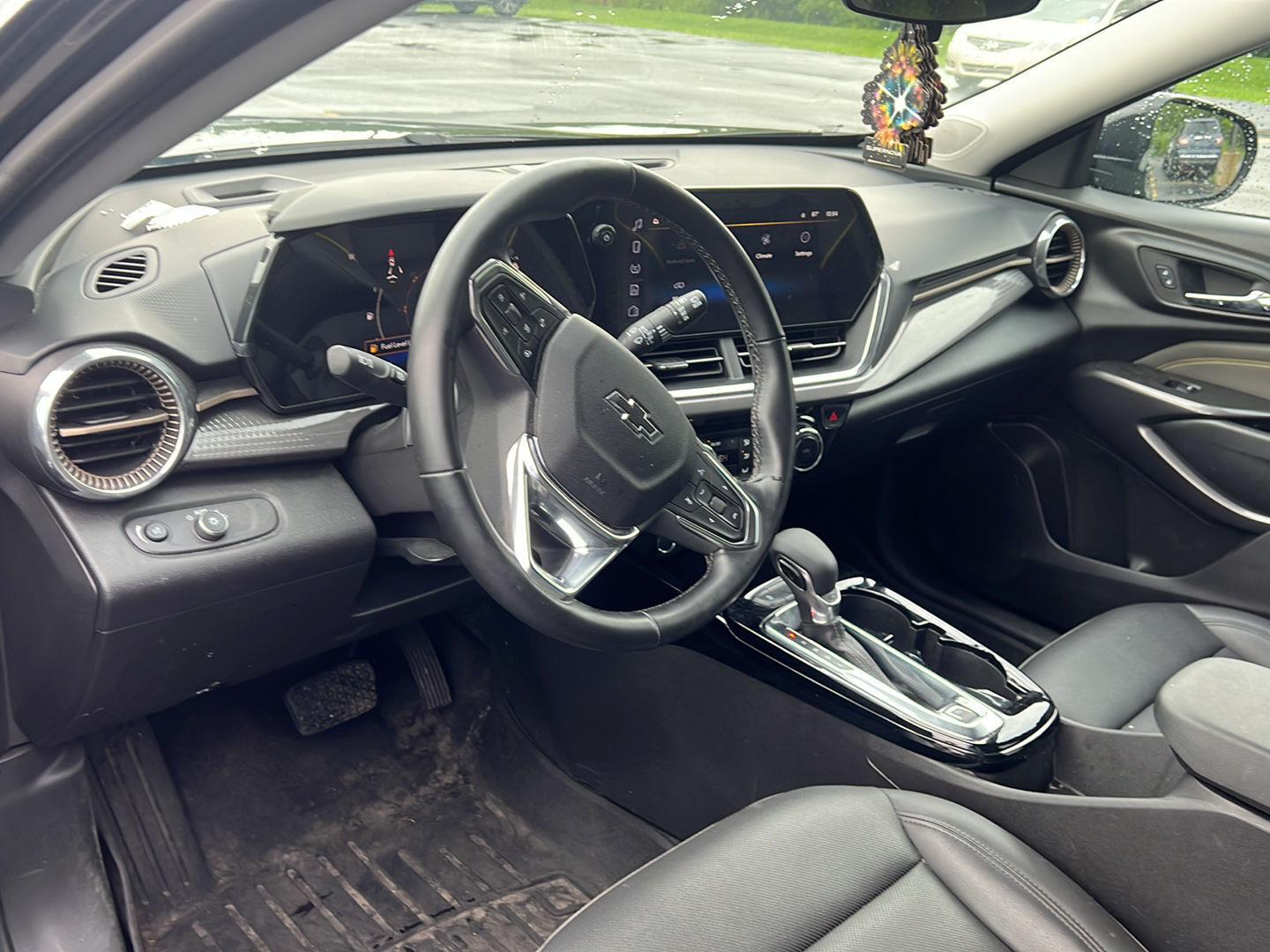 Used 2025 Mosaic Black Metallic Chevrolet ACTIV image 4
