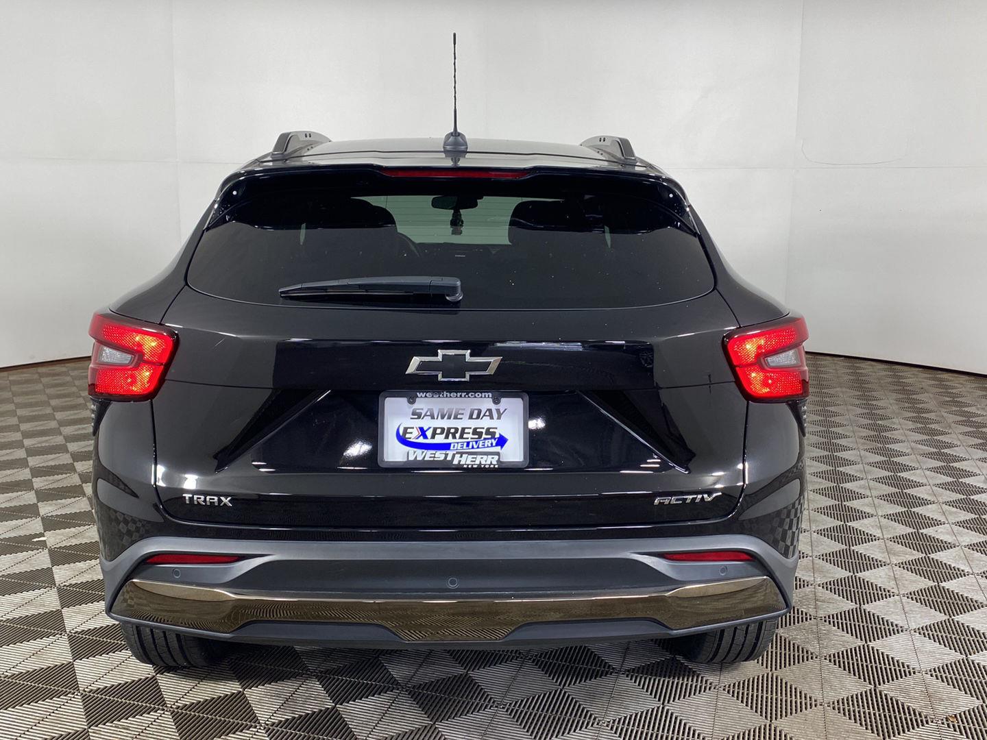 Used 2025 Mosaic Black Metallic Chevrolet ACTIV image 4