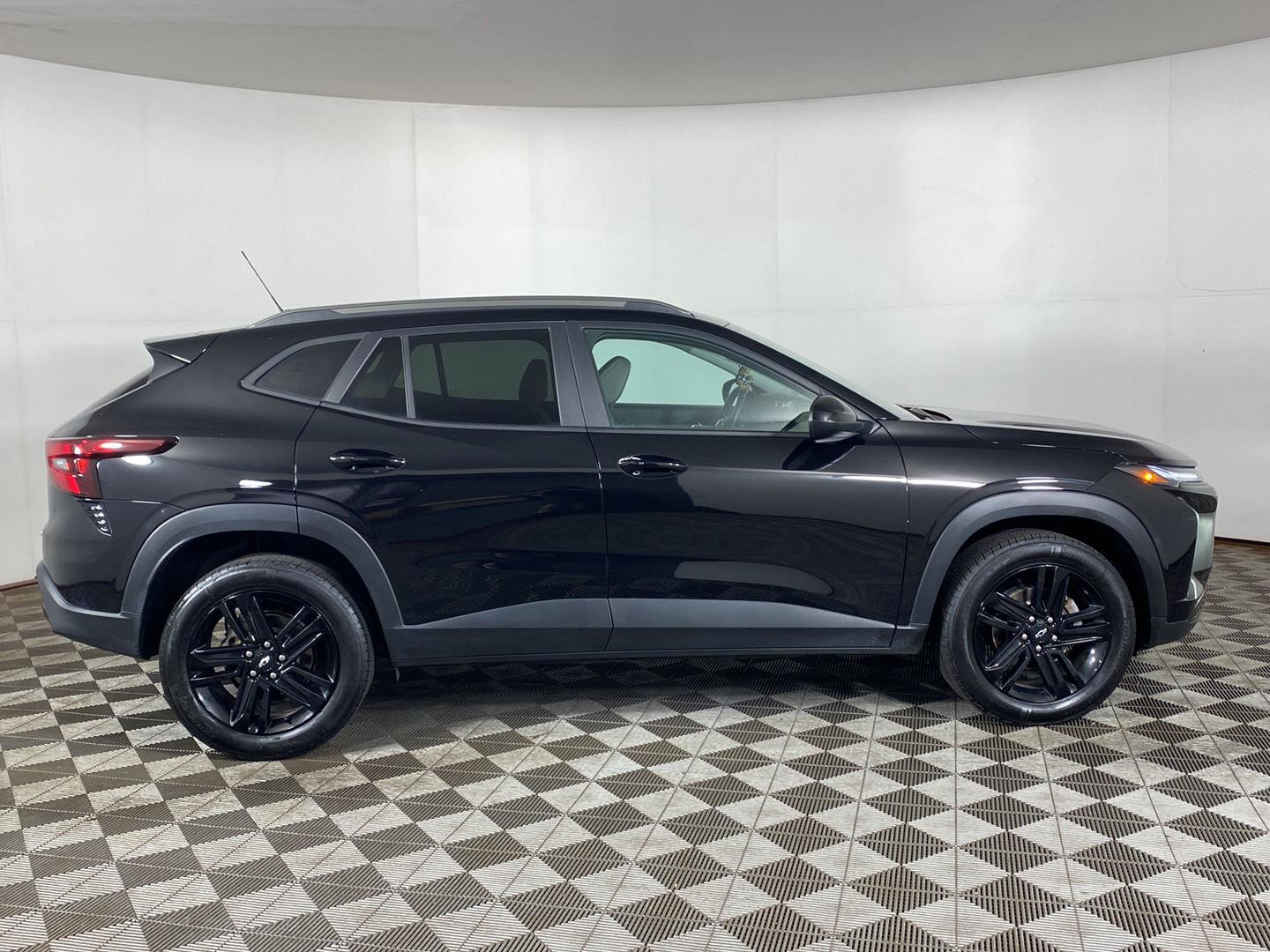 Used 2025 Mosaic Black Metallic Chevrolet ACTIV image 6
