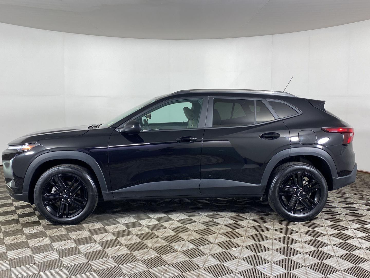 Used 2025 Mosaic Black Metallic Chevrolet ACTIV image 2