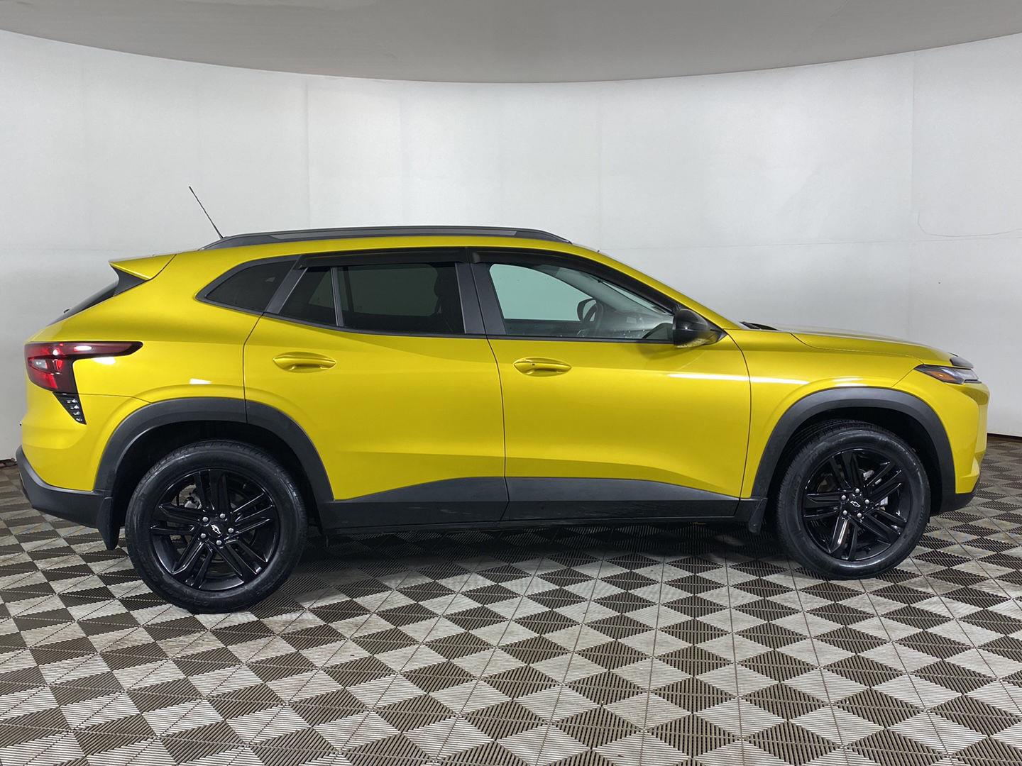 View vehicle photo 7