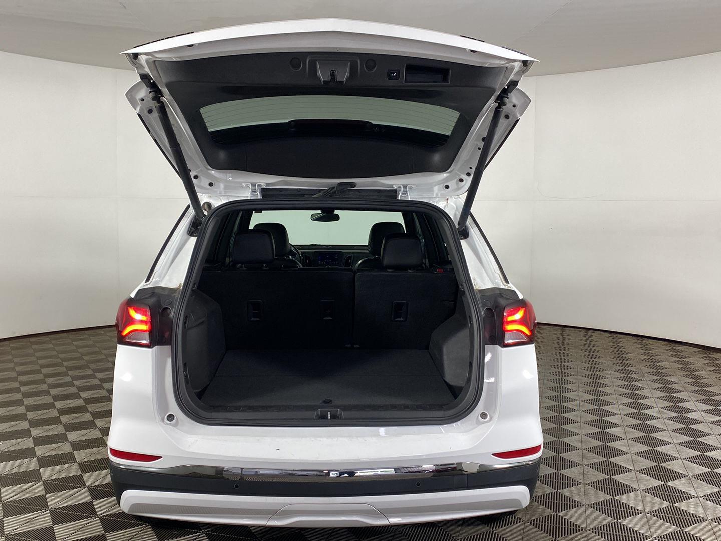 Used 2022 Summit White Chevrolet RS image 27