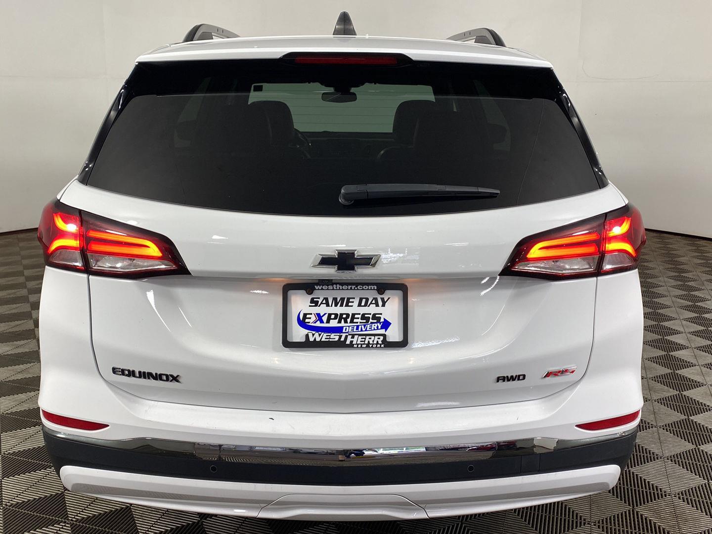 Used 2022 Summit White Chevrolet RS image 5