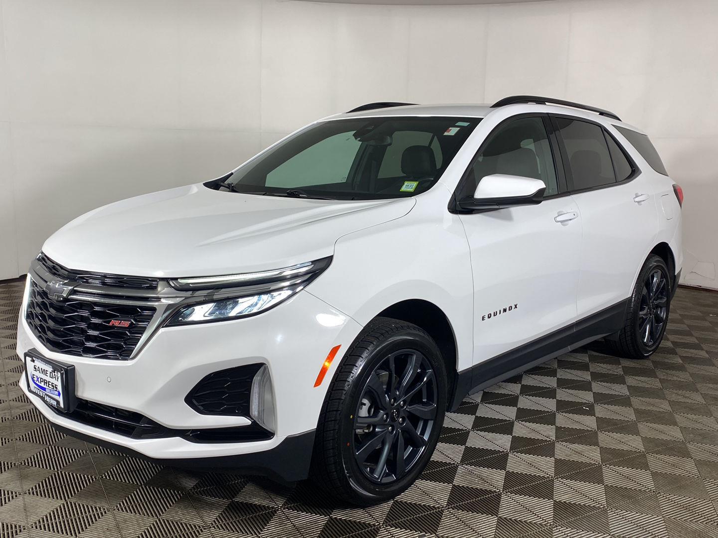 Used 2022 Summit White Chevrolet RS image 2
